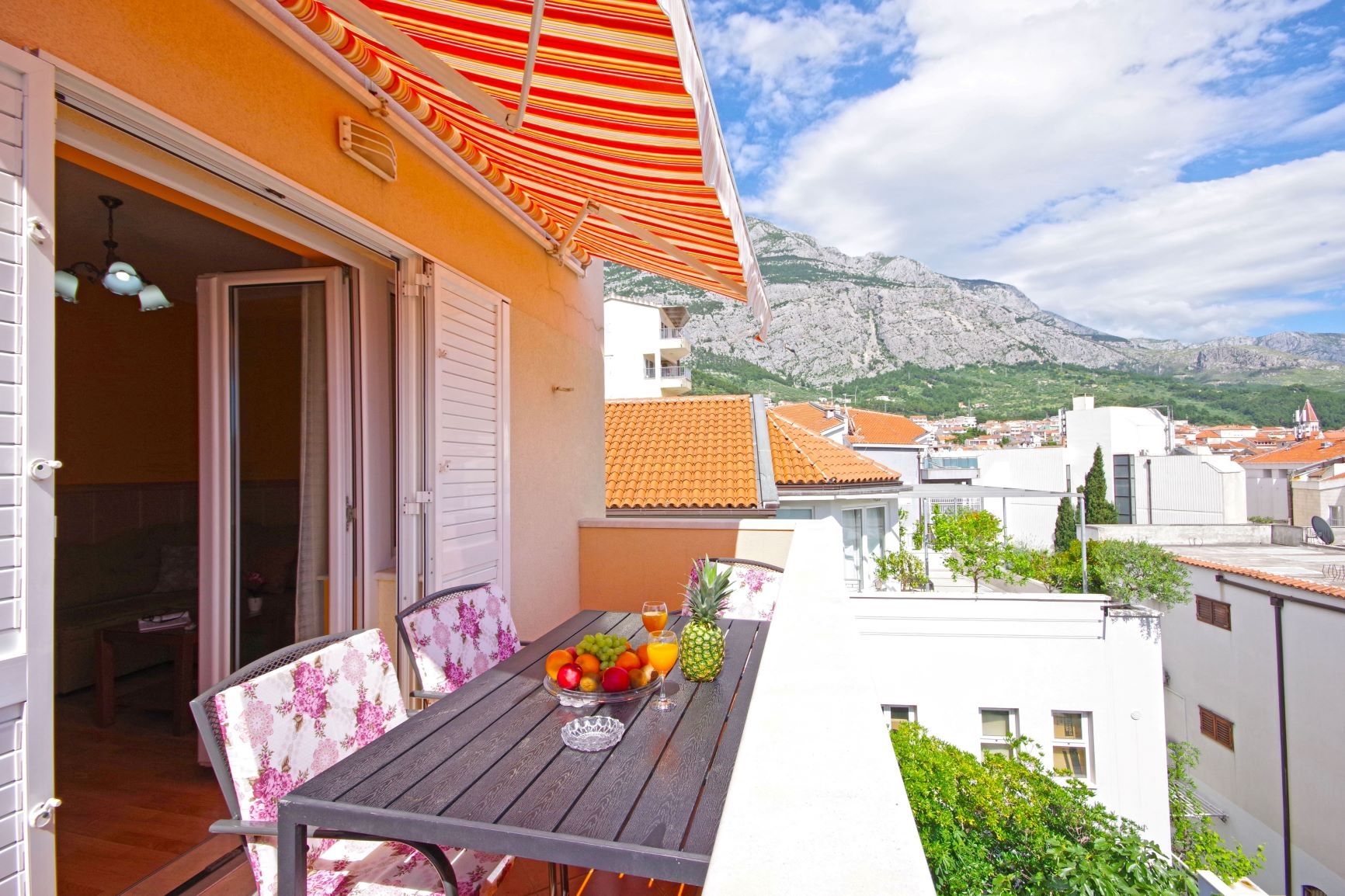 Two bedroom apartment with balcony Makarska  A-a