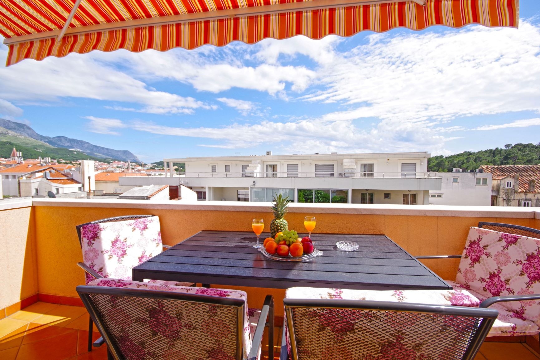Two bedroom apartment with balcony Makarska  A-a