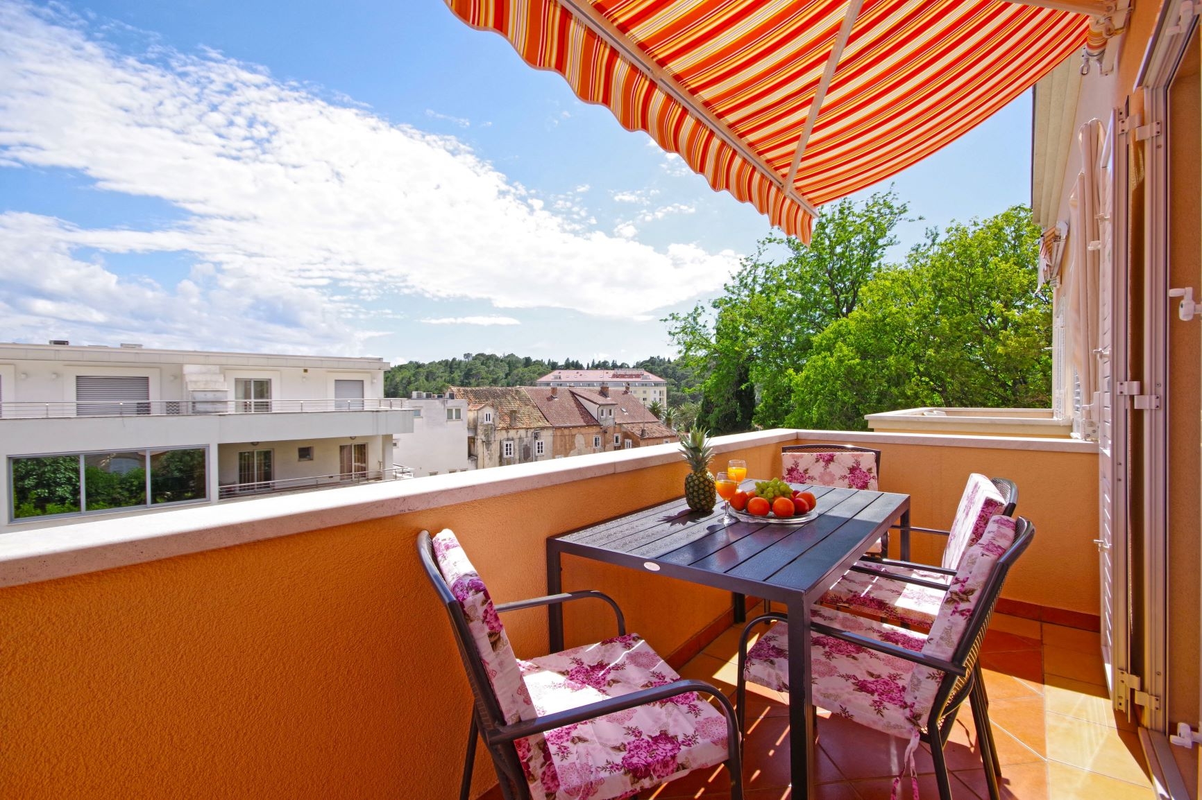 Two bedroom apartment with balcony Makarska  A-a