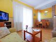 Makarska, Eetkamer in the apartment, (pet friendly) en WiFi.