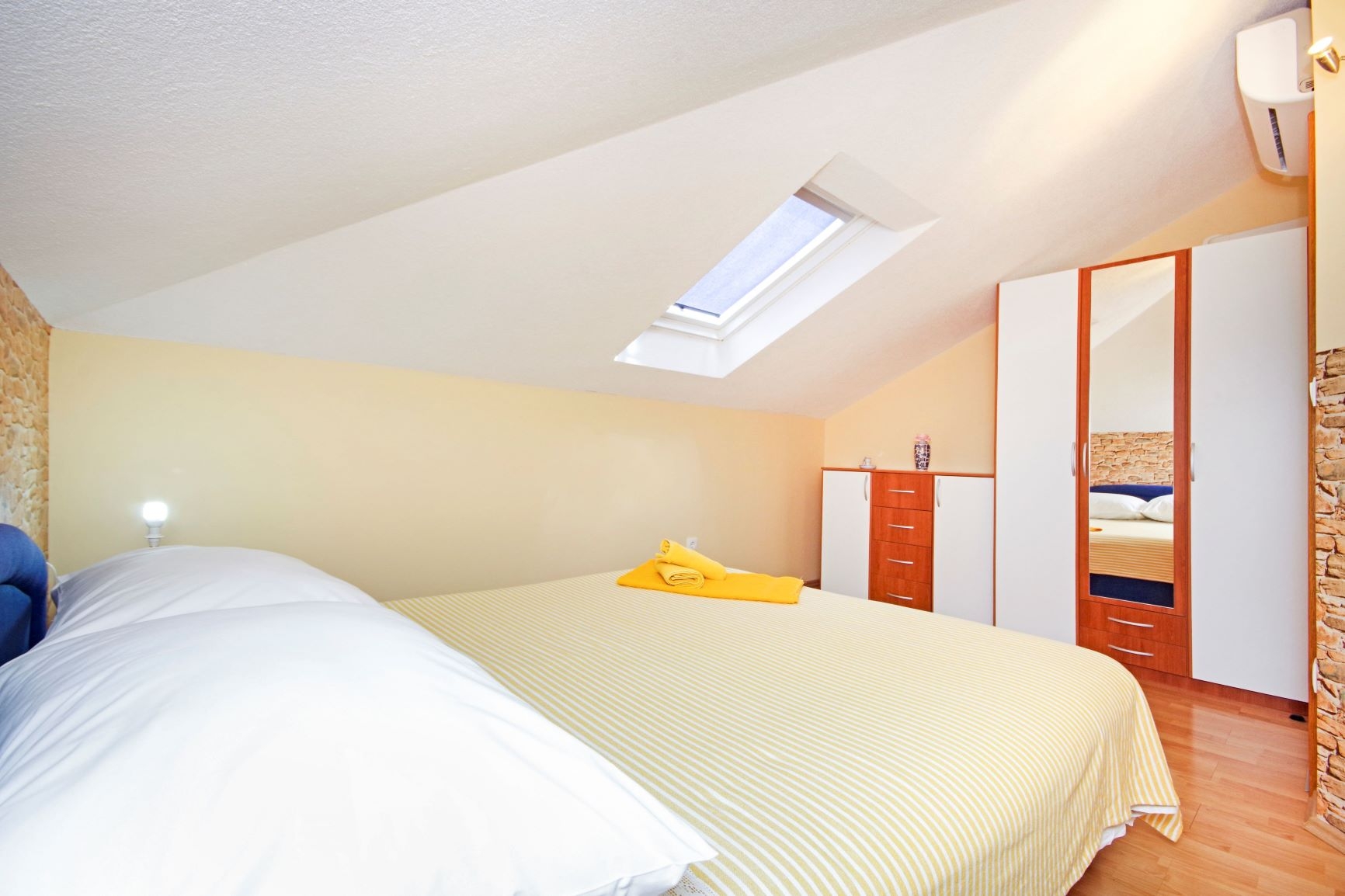 One bedroom apartment with balcony and sea view Makarska  A-b