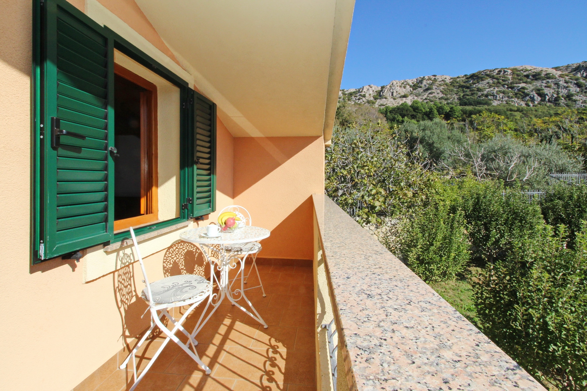 Comfortable and spacious house with terrace Draga Bašćanska, Krk  K