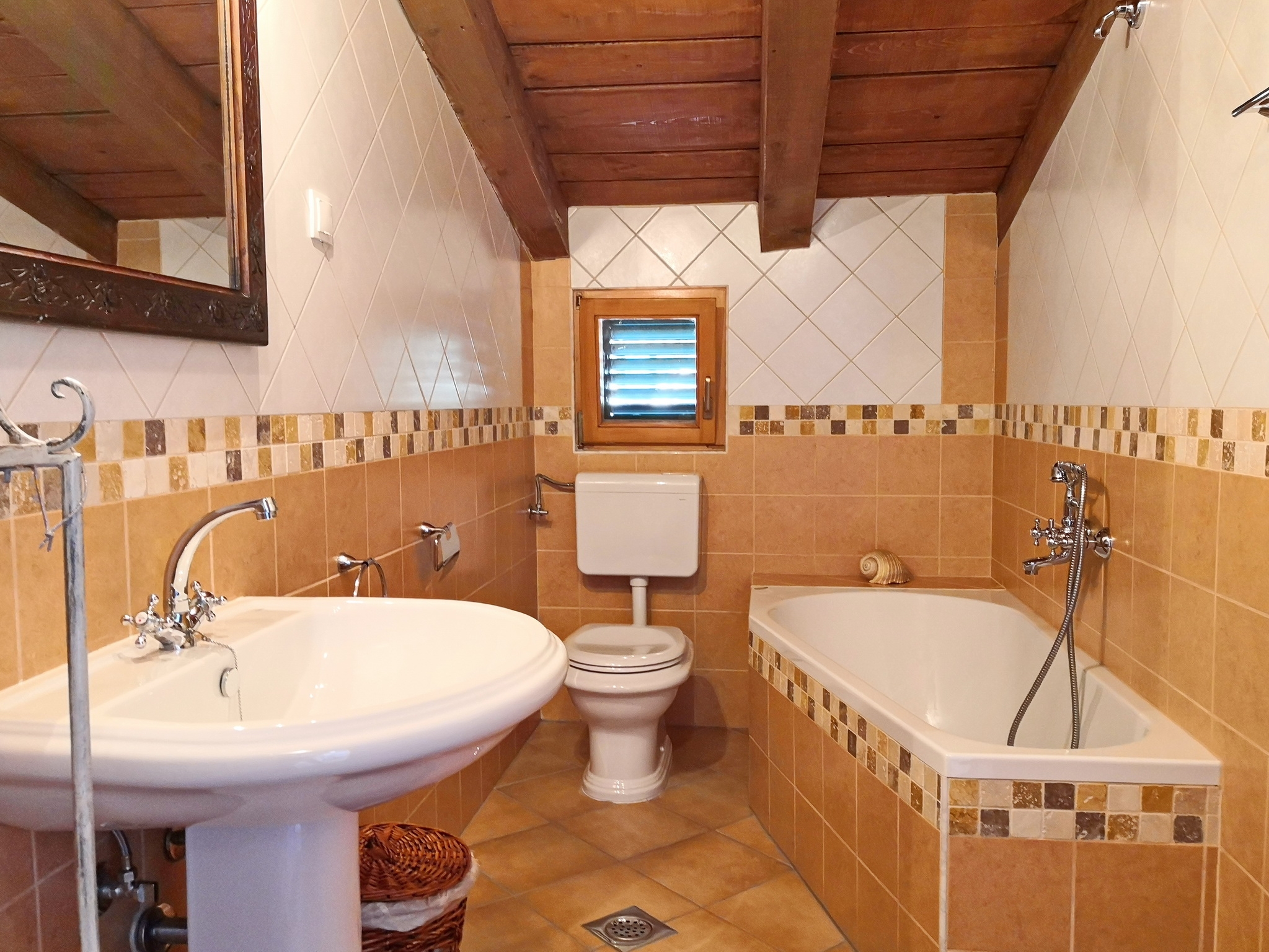 Comfortable and spacious house with terrace Draga Bašćanska, Krk  K
