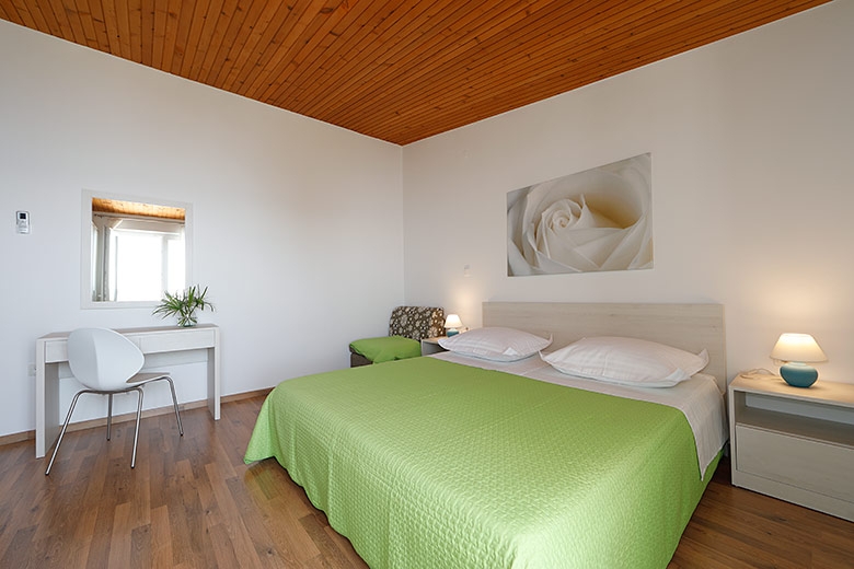 Three bedroom apartment with terrace and sea view Brela, Makarska  A-c