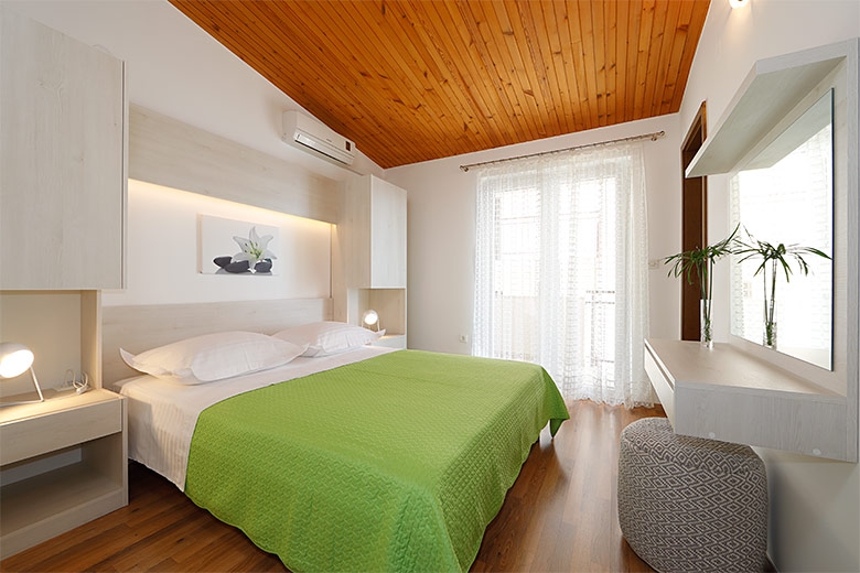 Three bedroom apartment with terrace and sea view Brela, Makarska  A-c