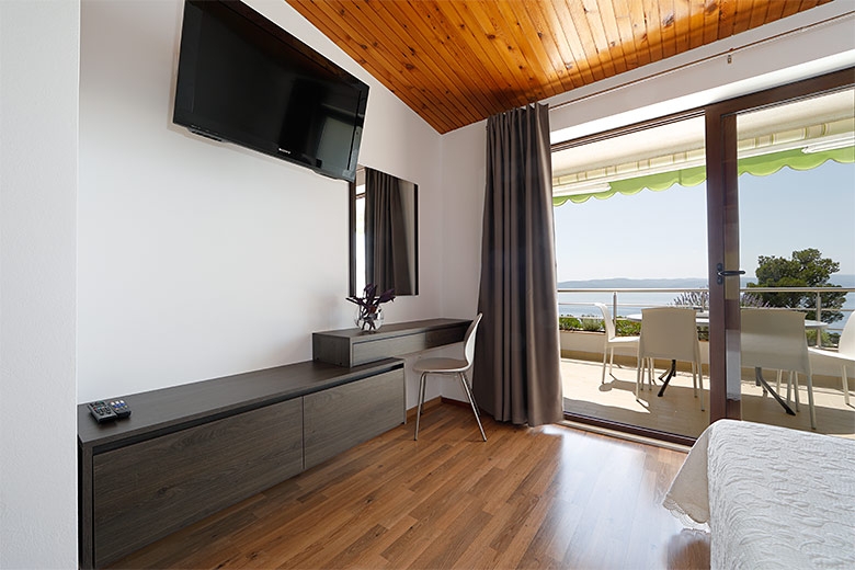Three bedroom apartment with terrace and sea view Brela, Makarska  A-c
