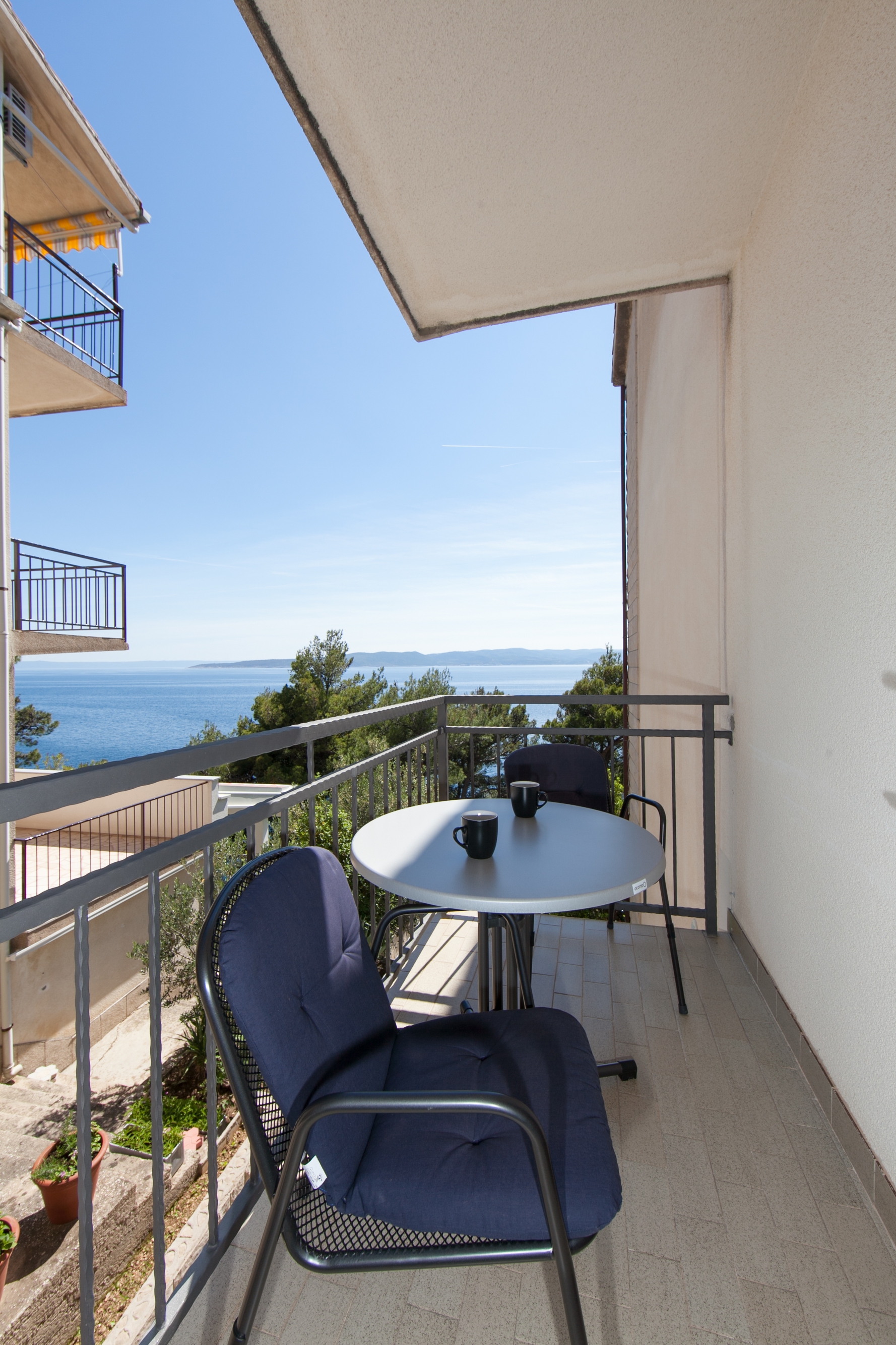 Studio flat with balcony and sea view Brela, Makarska  AS-a