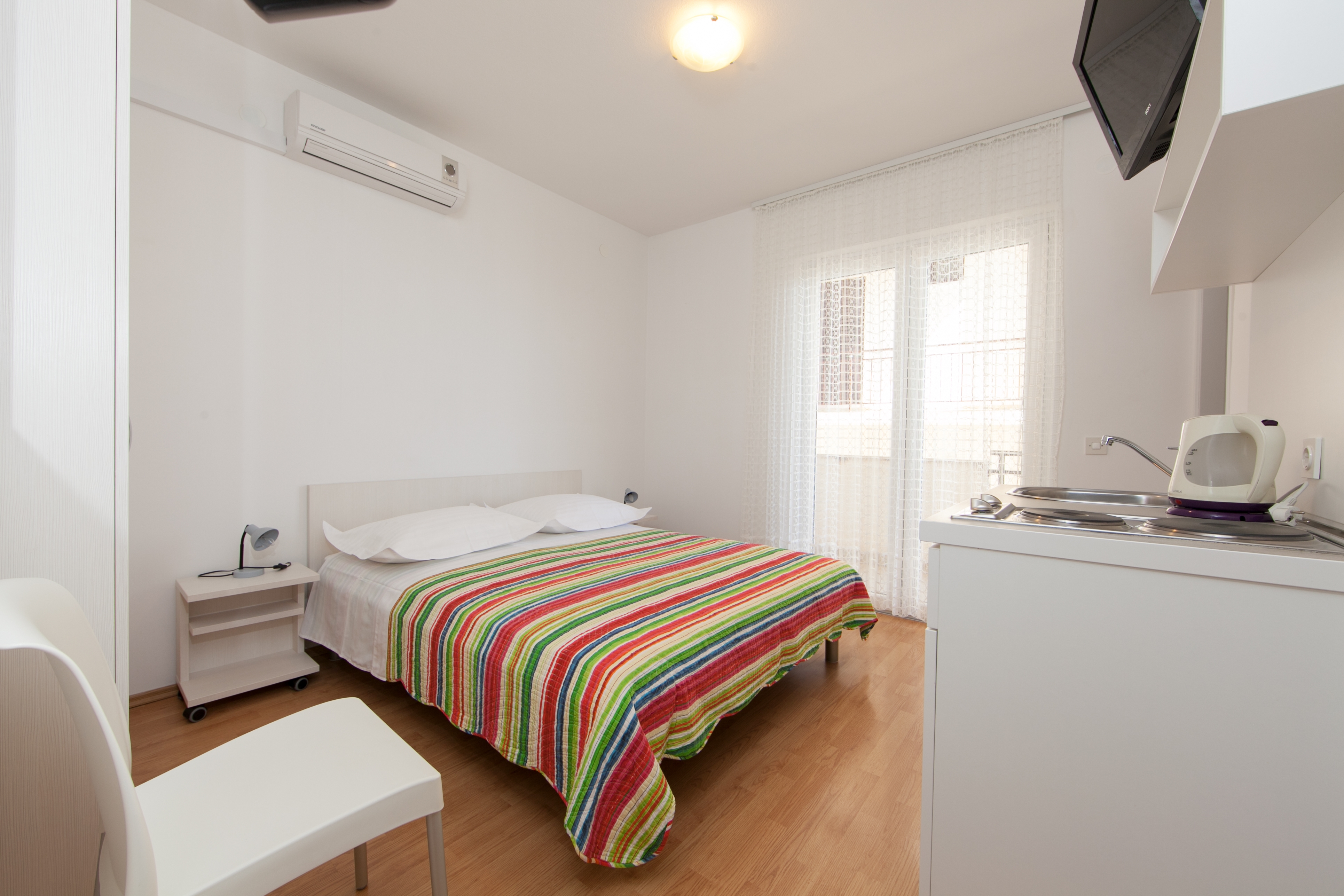 Studio flat with balcony and sea view Brela, Makarska  AS-a