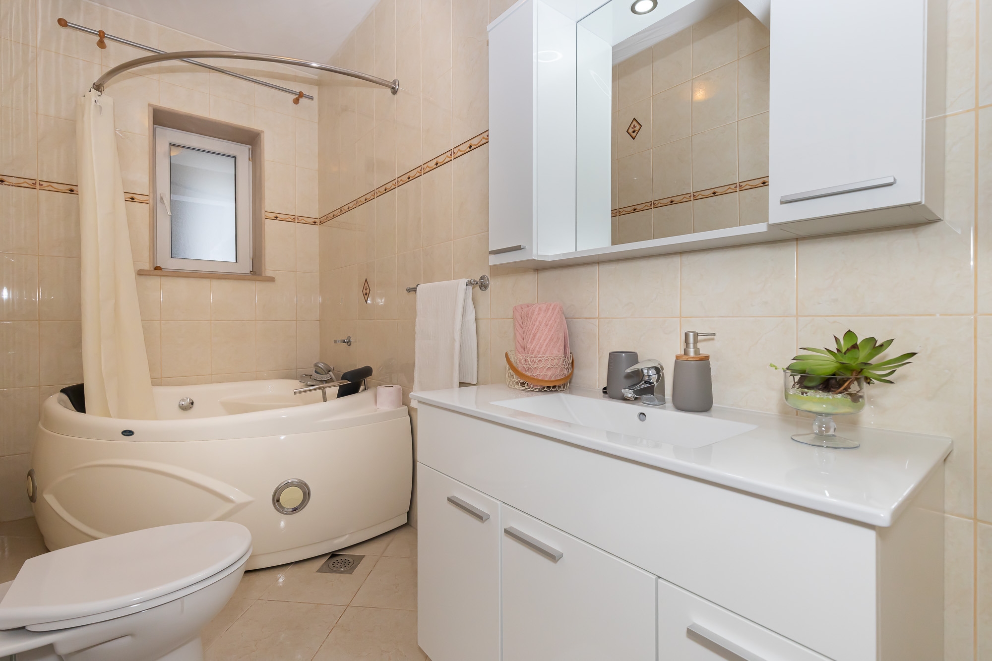Four bedroom house with terrace Pražnica, Brač  K