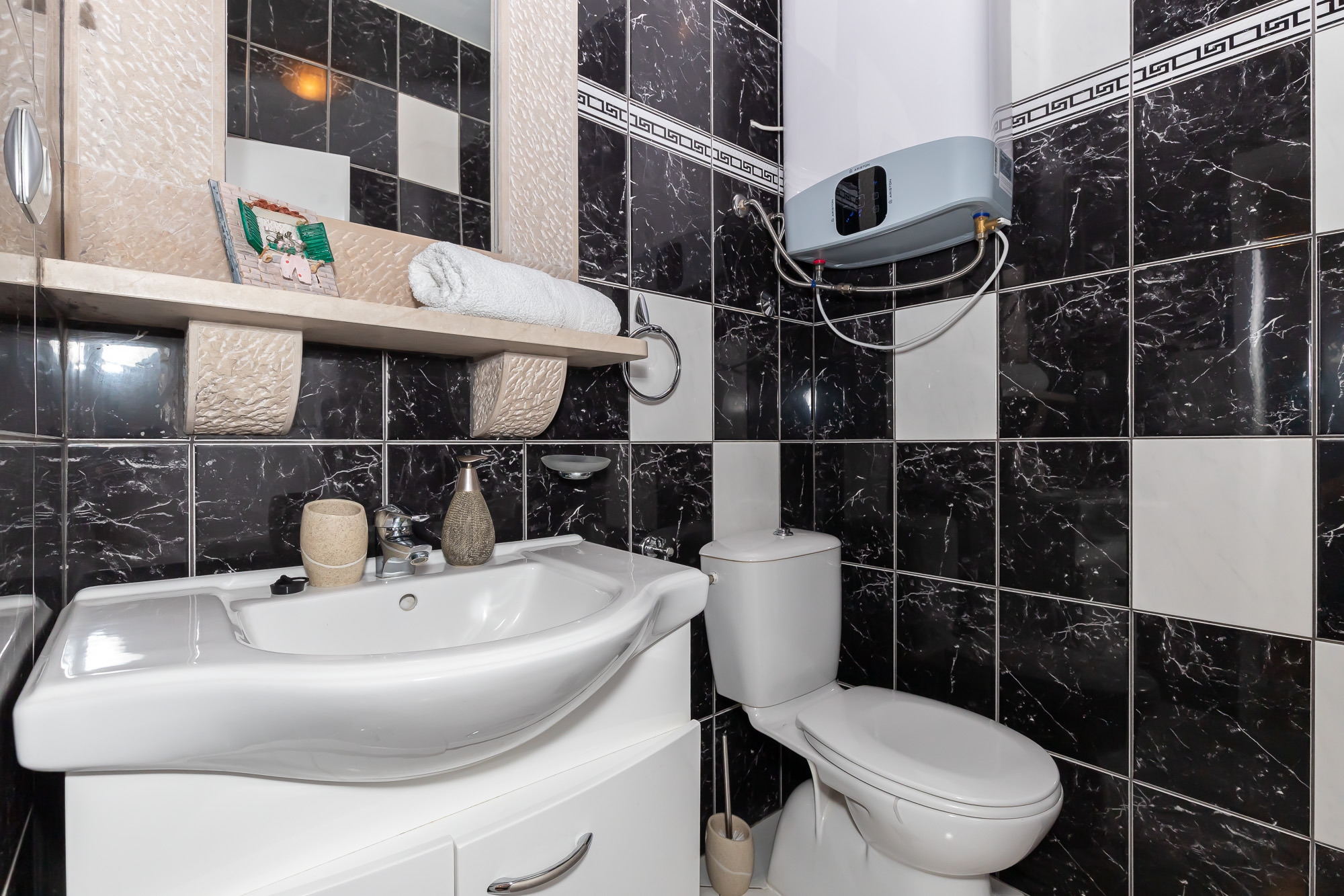 Four bedroom house with terrace Pražnica, Brač  K
