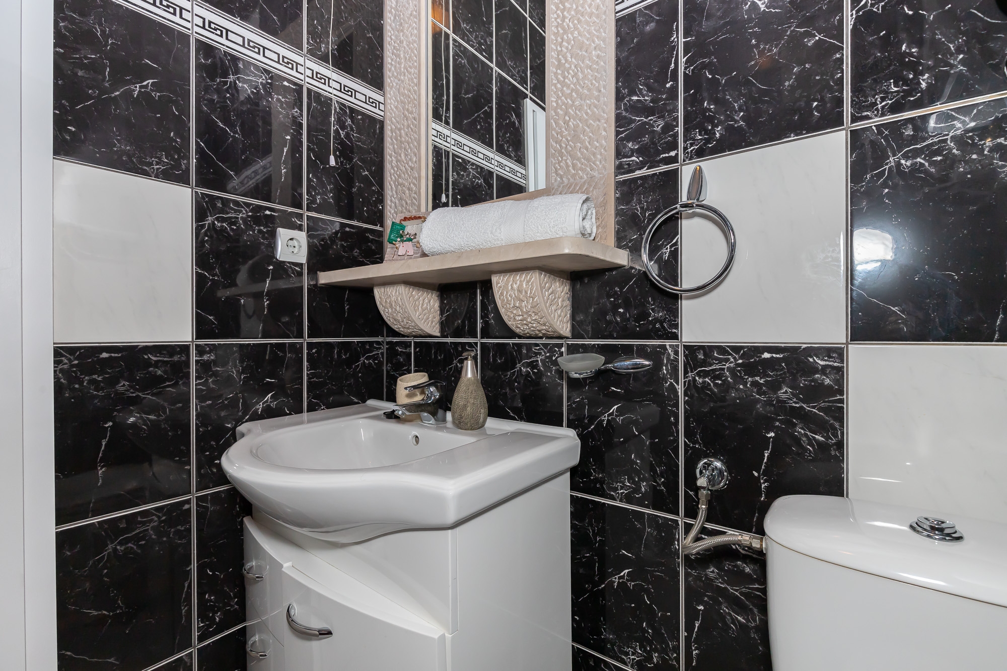 Four bedroom house with terrace Pražnica, Brač  K