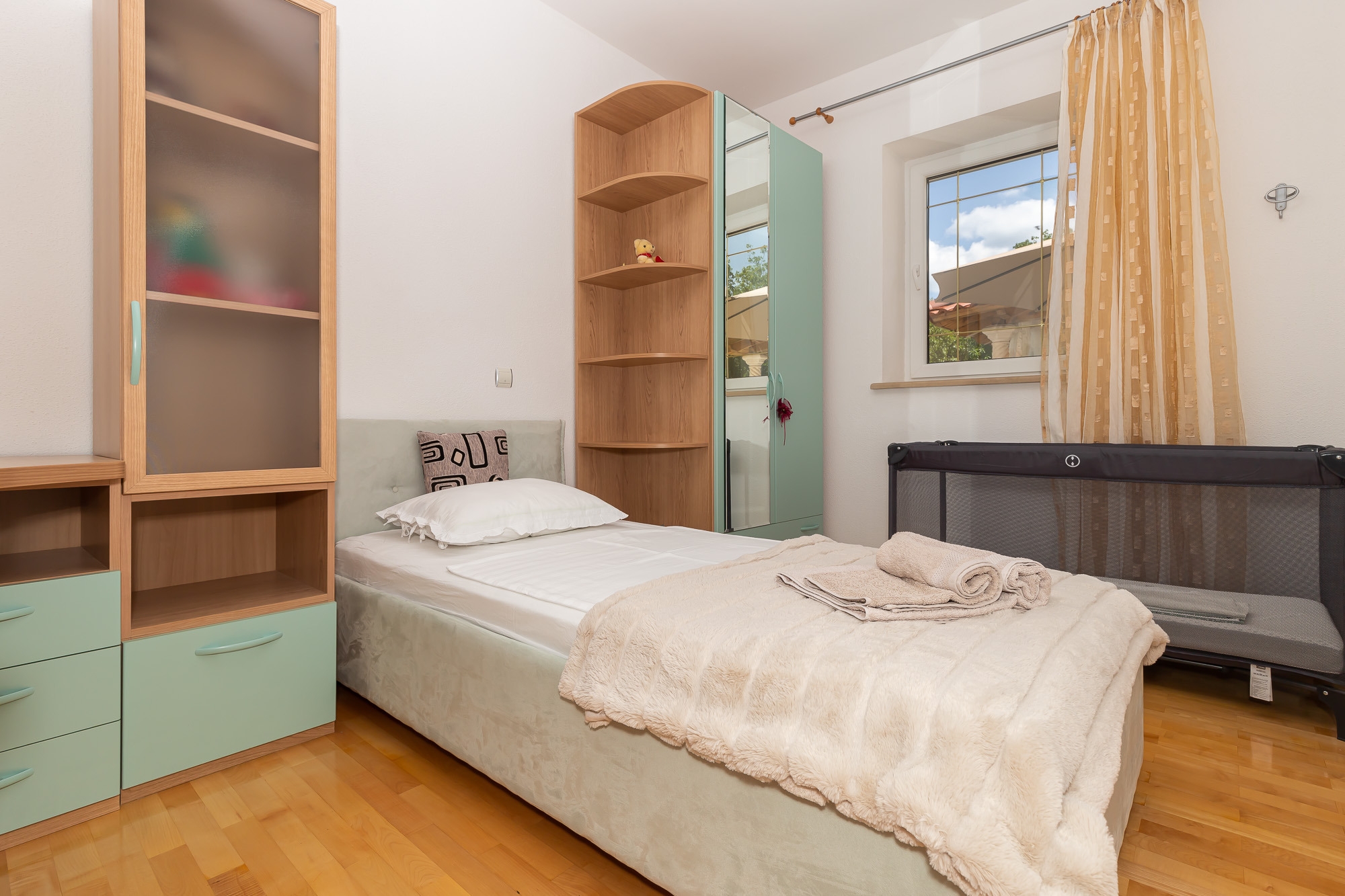 Four bedroom house with terrace Pražnica, Brač  K