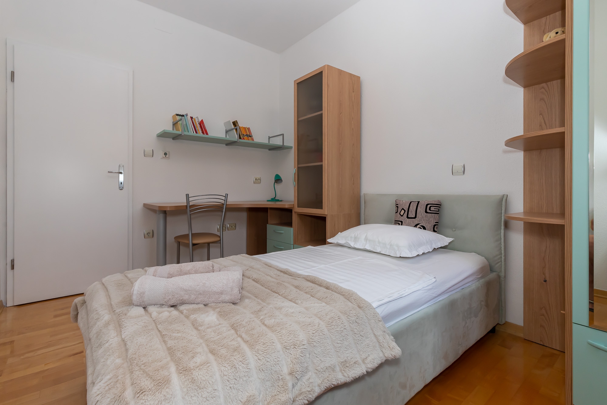 Four bedroom house with terrace Pražnica, Brač  K
