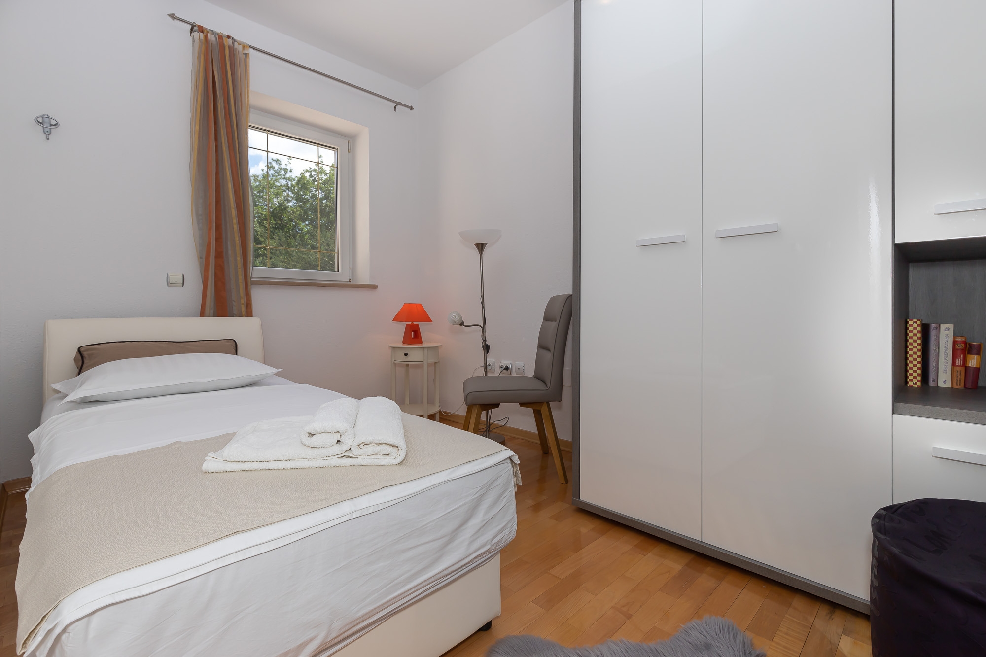 Four bedroom house with terrace Pražnica, Brač  K