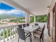 Brna, Terrasse dans l’hébergement en type house, avec la vue sur la mer, animaux acceptés et WiFi.