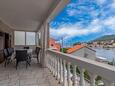 Brna, Terrasse dans l’hébergement en type house, avec la vue sur la mer, animaux acceptés et WiFi.