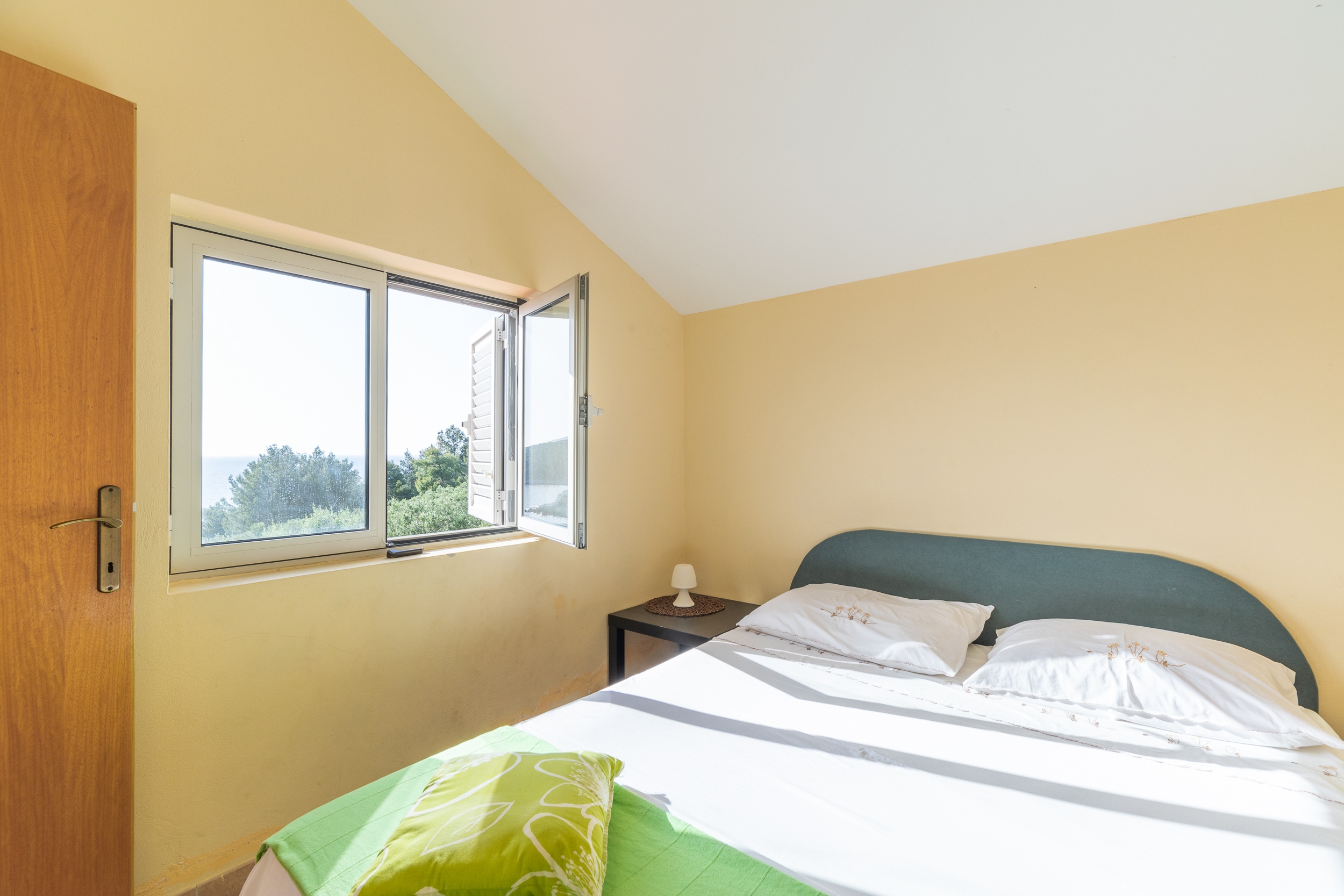 Four bedroom house with terrace and sea view Cove Zanavje, Korčula  K