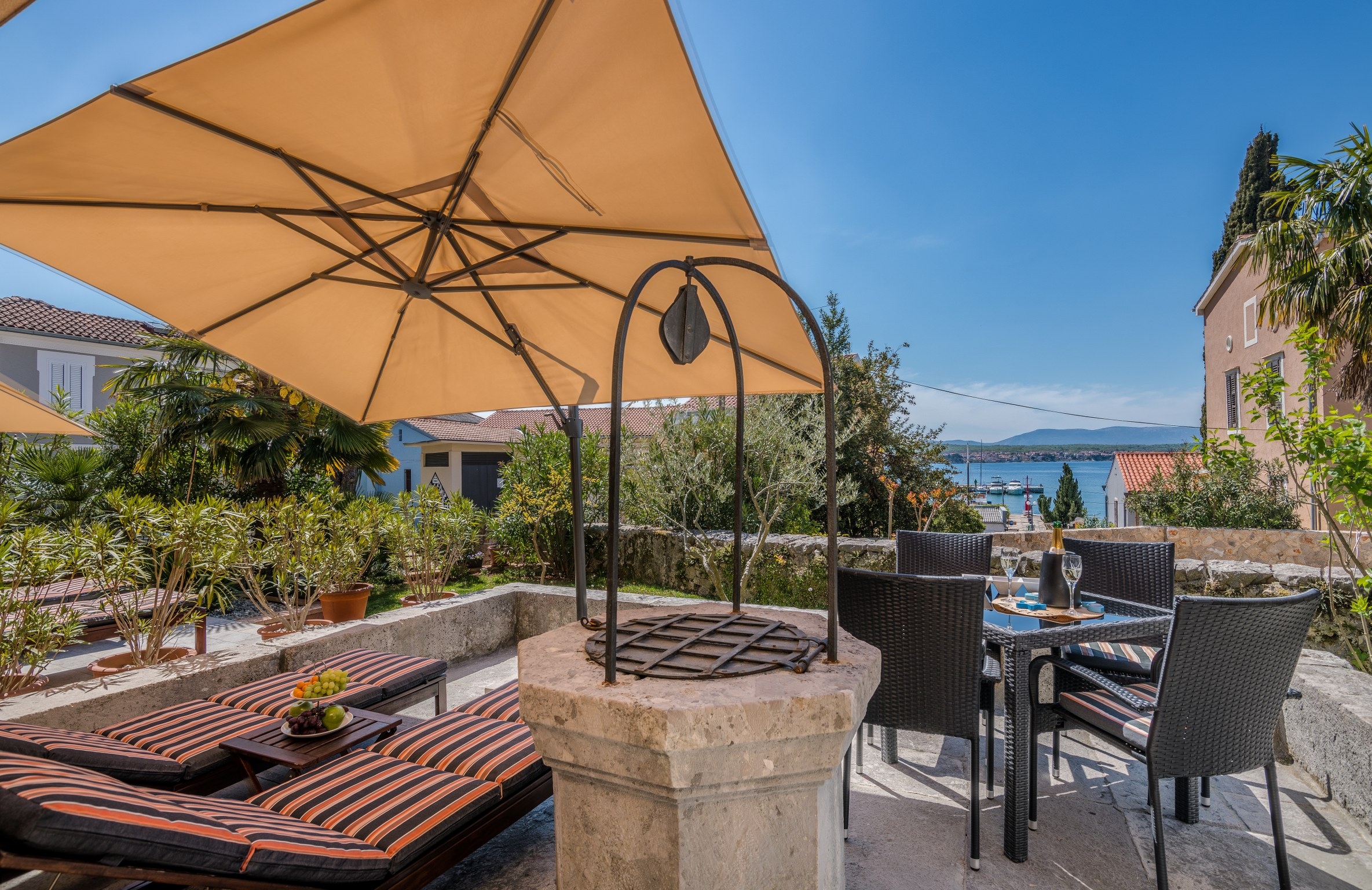Two bedroom apartment with terrace and sea view Malinska, Krk  A-b