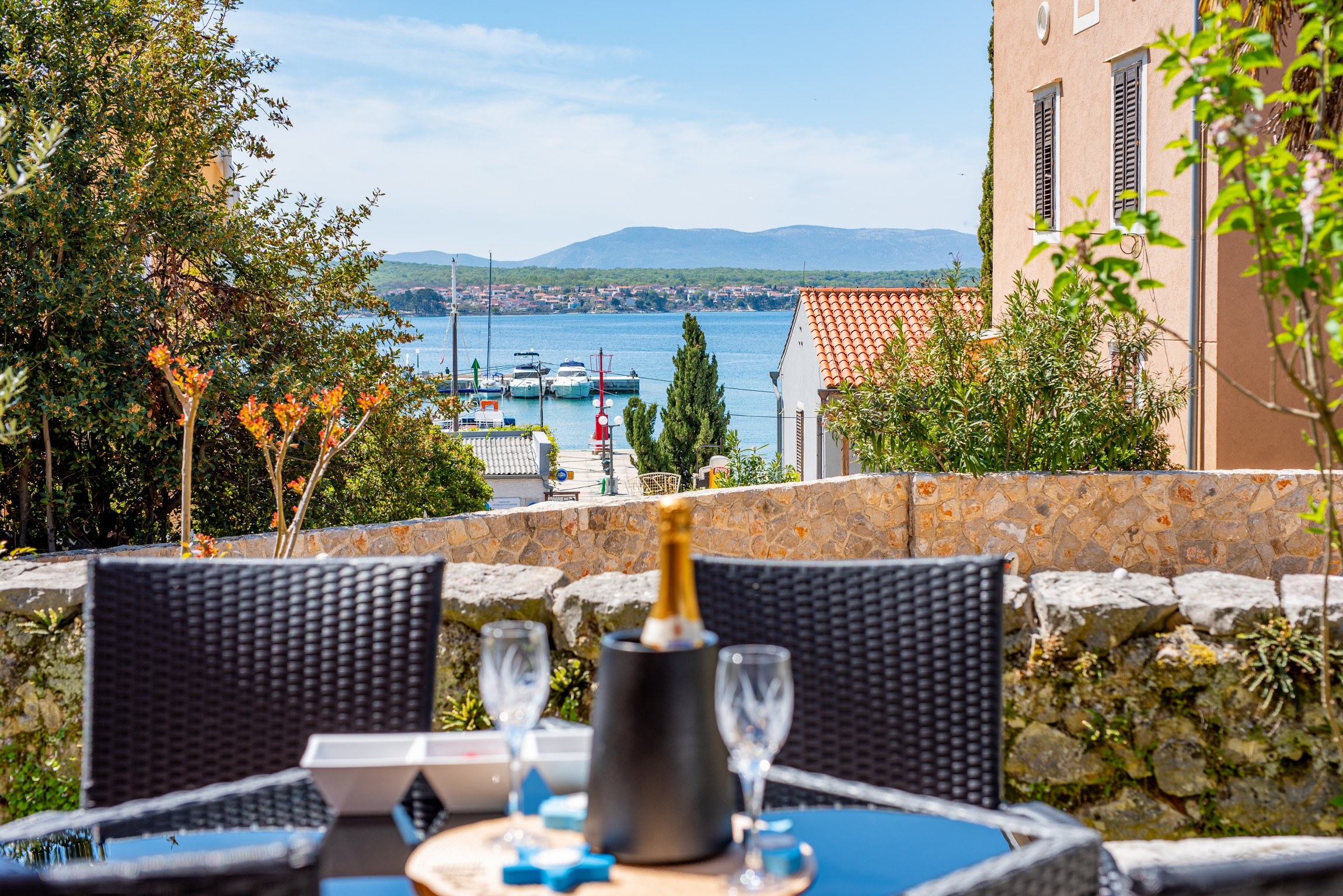 Two bedroom apartment with terrace and sea view Malinska, Krk  A-b