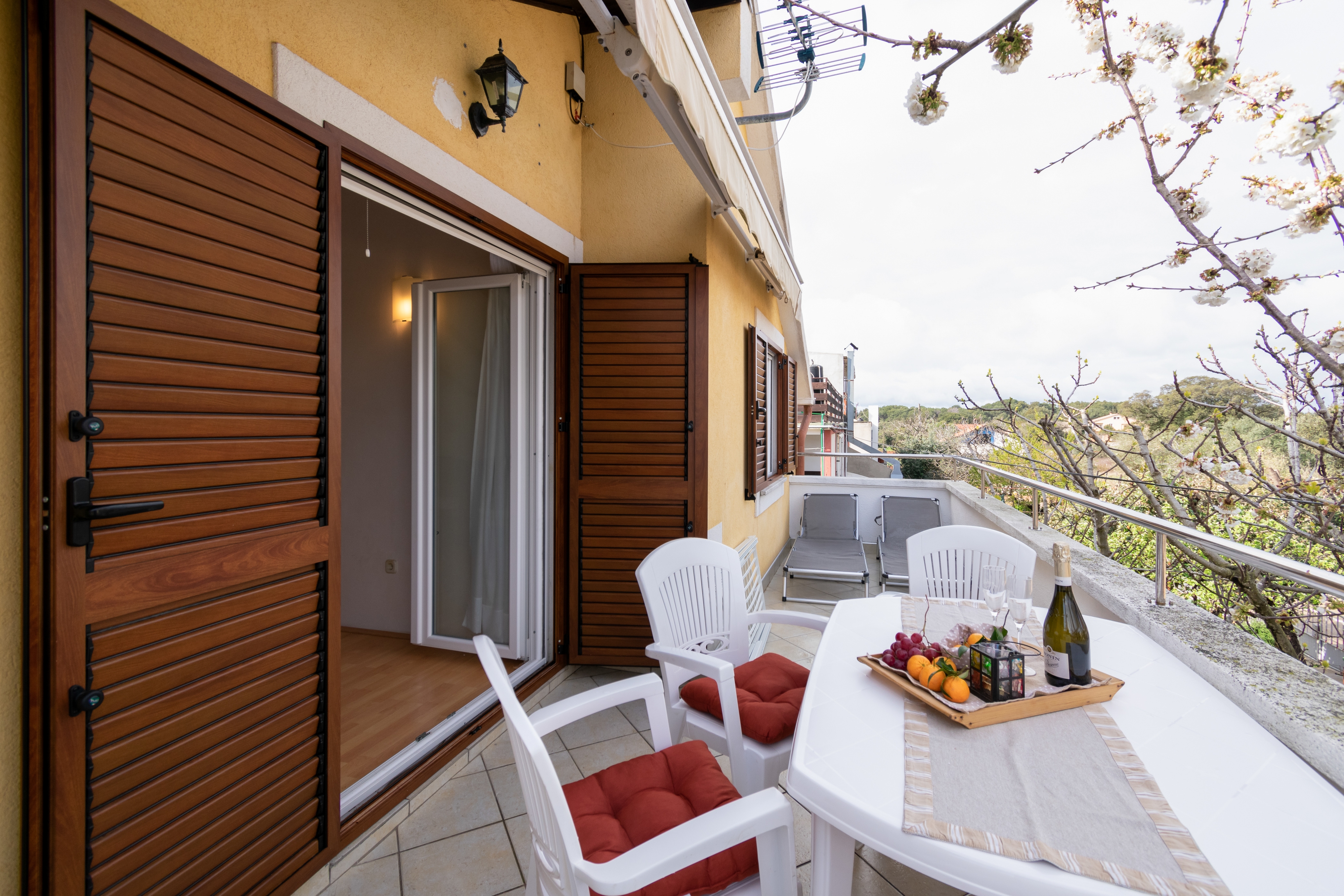 Two bedroom apartment with terrace Ugljan  A-a