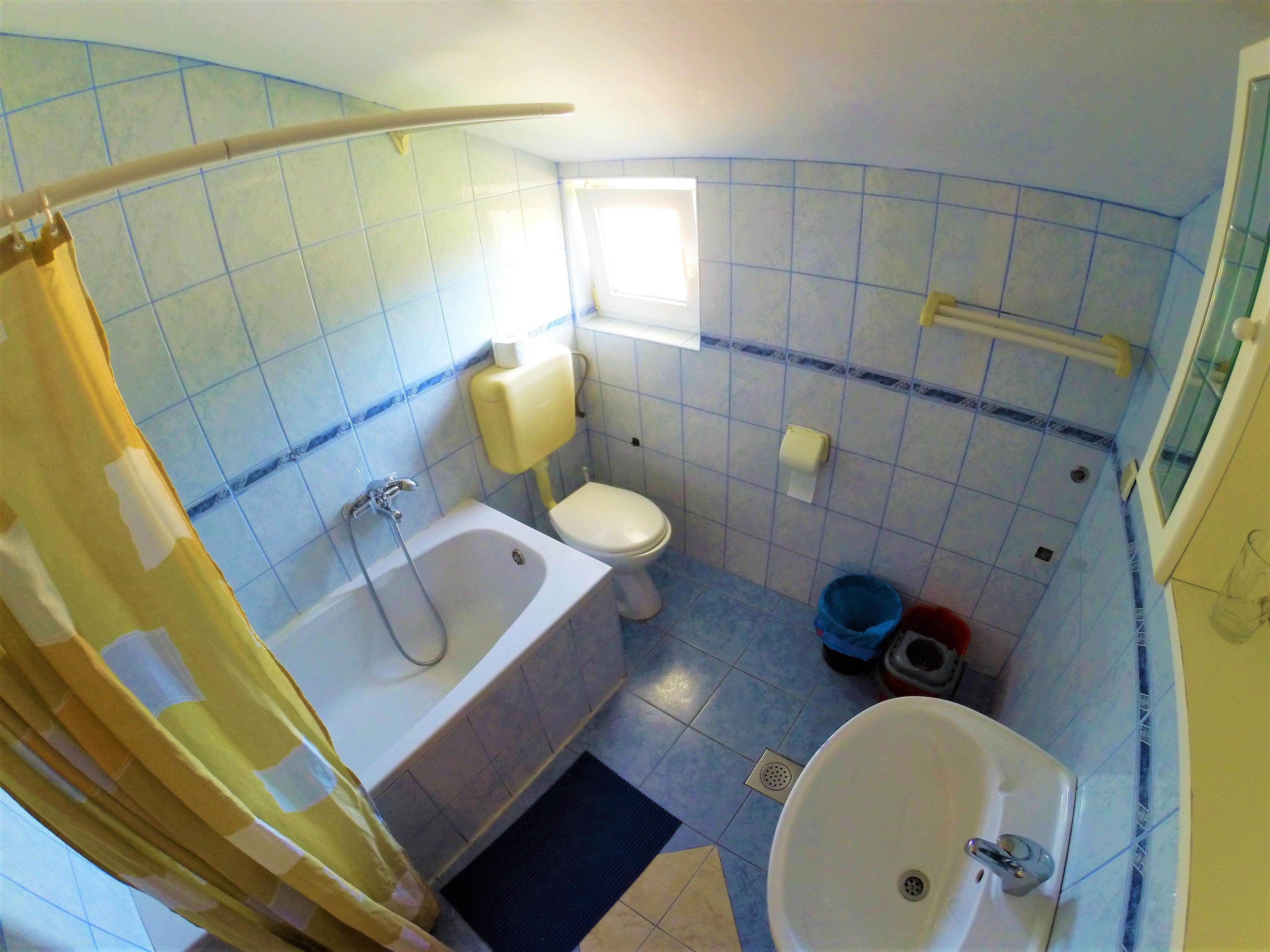 Top Rab Lopar Top Rab Lopar