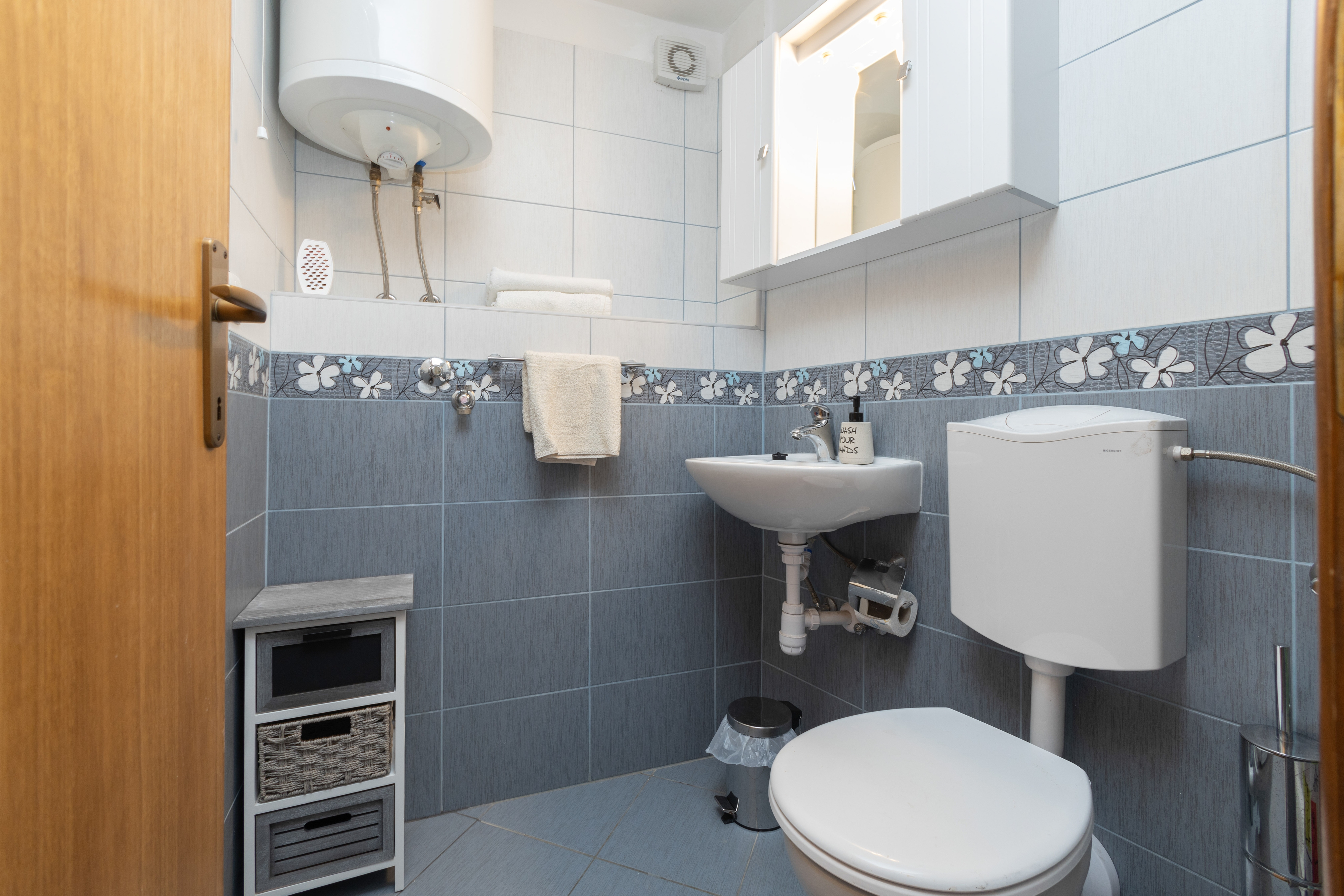 Three bedroom house with terrace and sea view Kaštel Sućurac, Kaštela  K