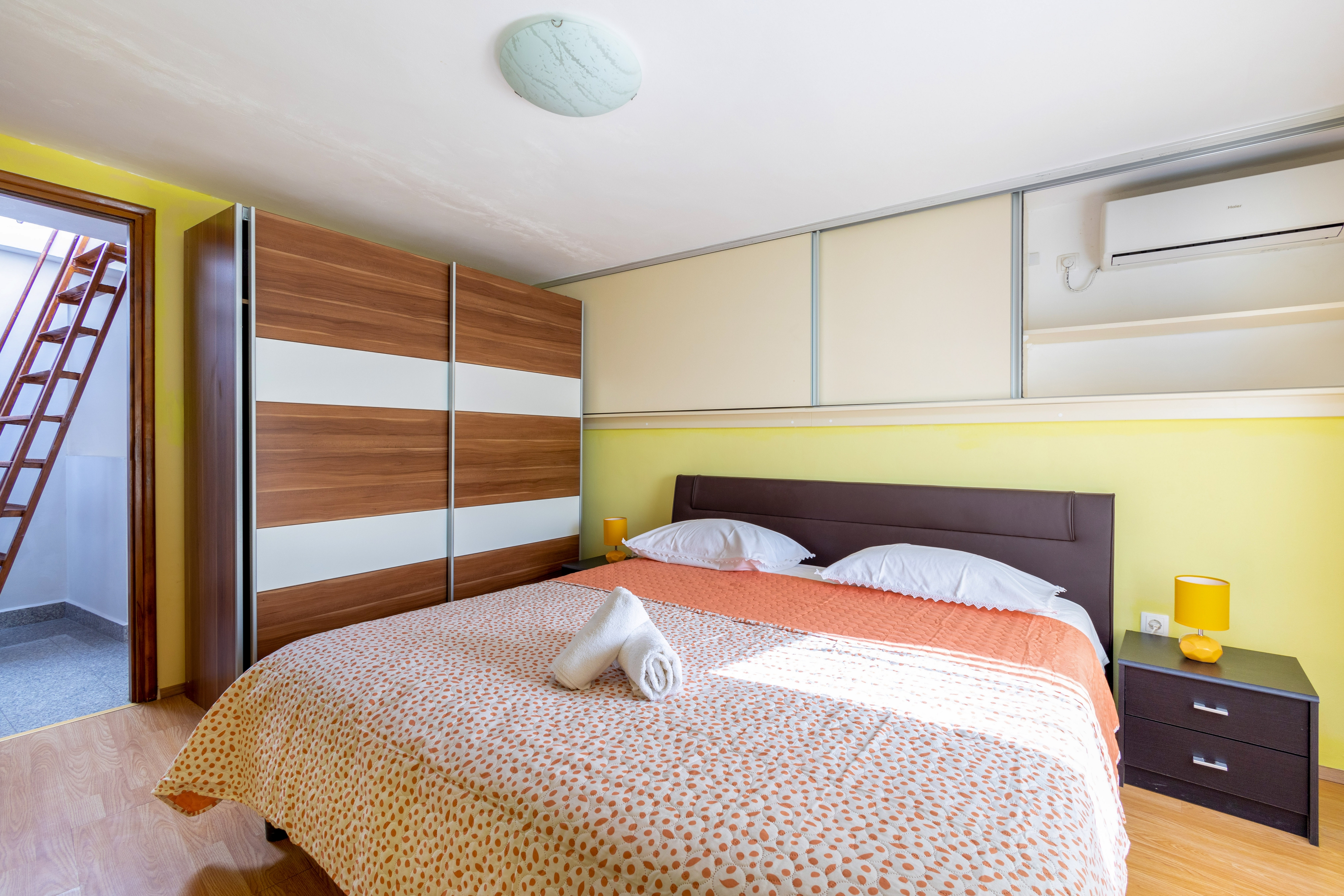 Three bedroom house with terrace and sea view Kaštel Sućurac, Kaštela  K