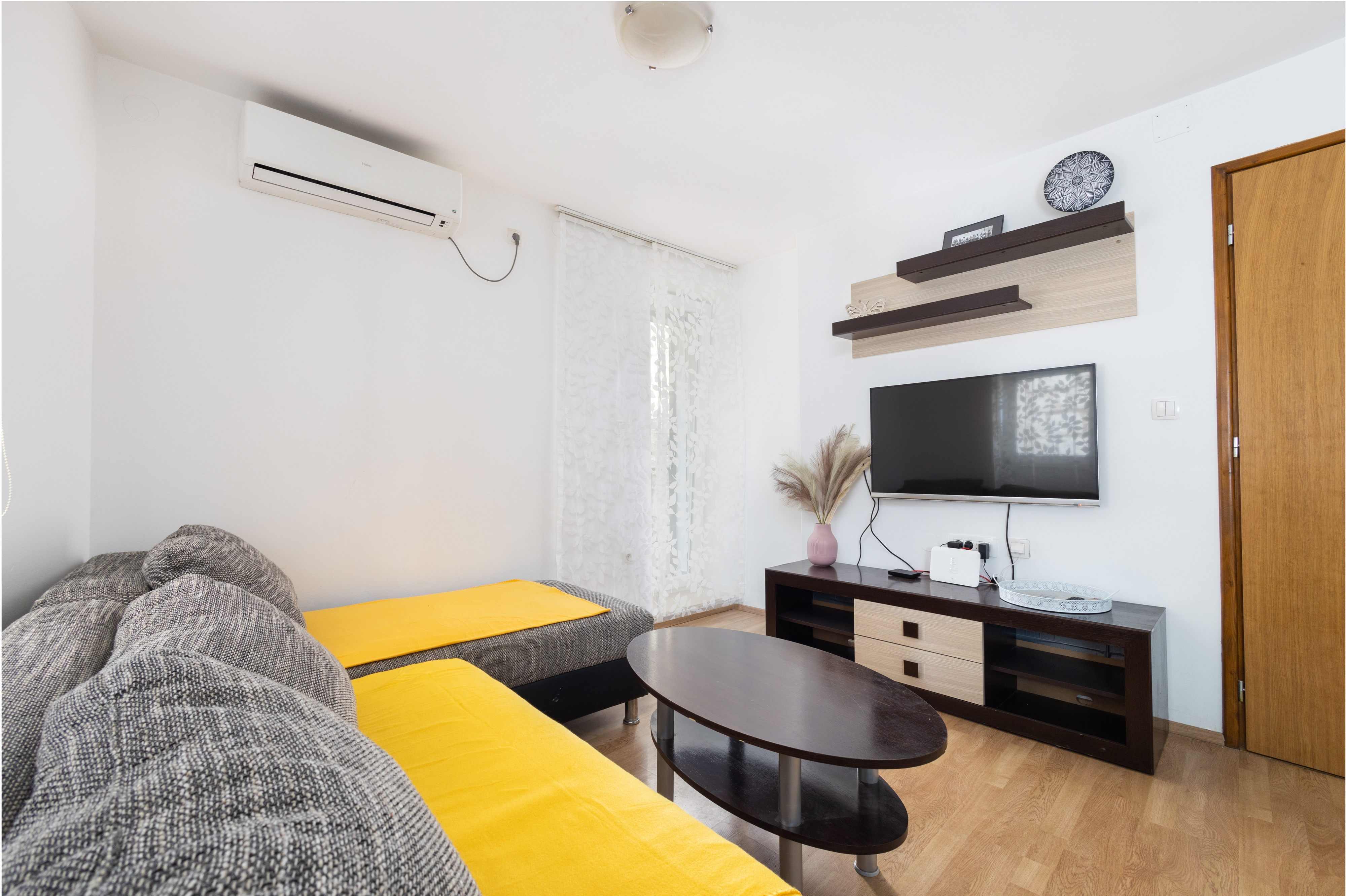 Three bedroom house with terrace and sea view Kaštel Sućurac, Kaštela  K