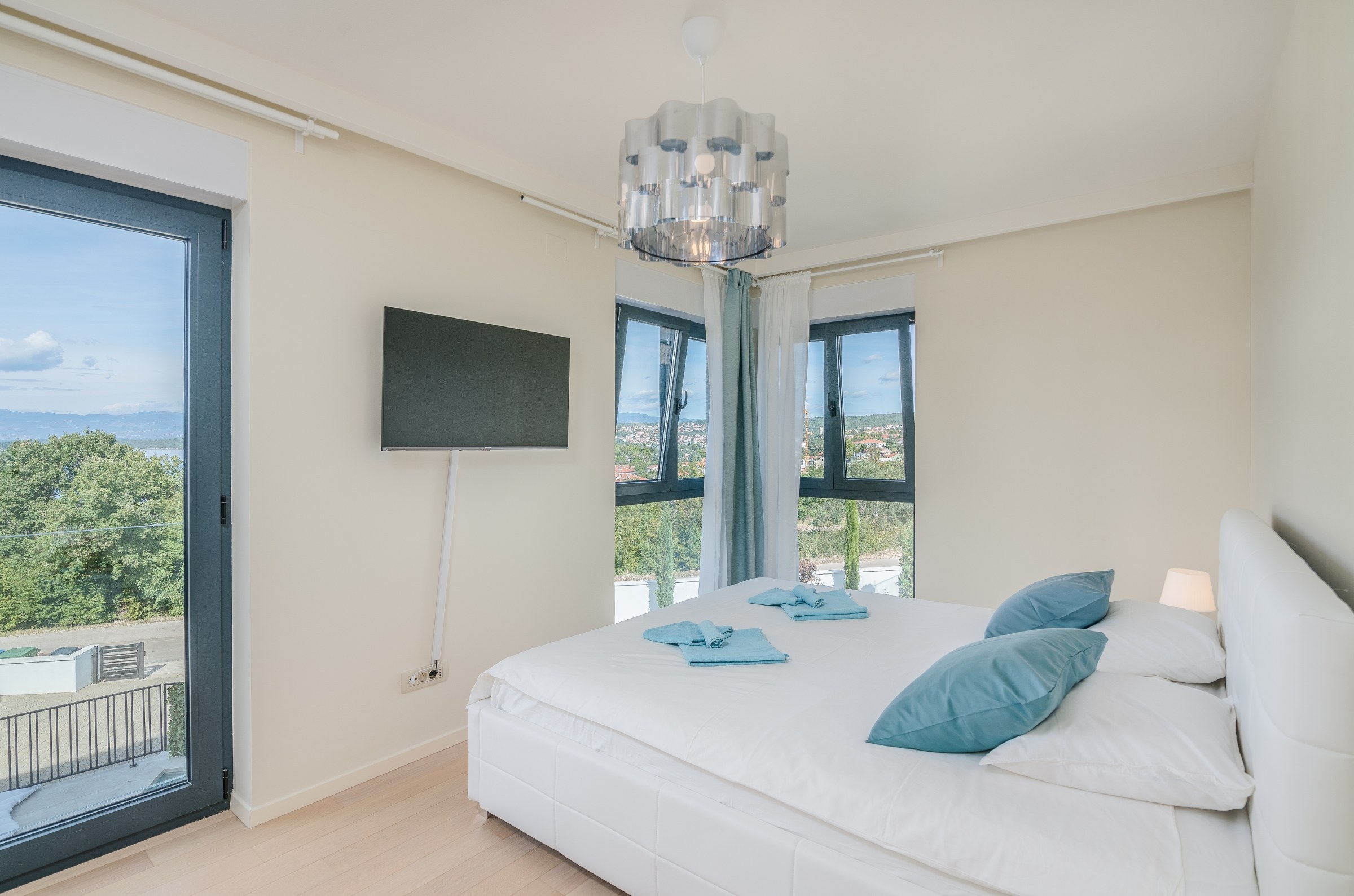 Three bedroom apartment with terrace and sea view Vantačići, Krk  A-a