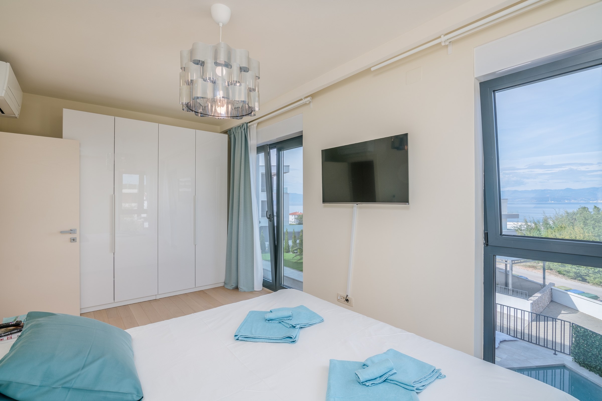 Three bedroom apartment with terrace and sea view Vantačići, Krk  A-a