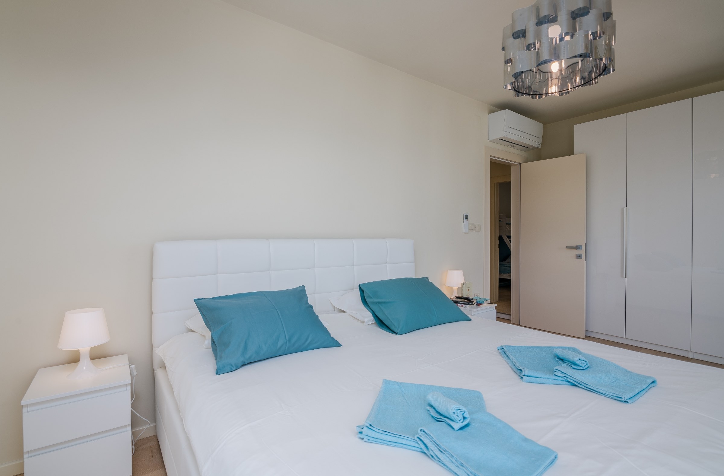 Three bedroom apartment with terrace and sea view Vantačići, Krk  A-a