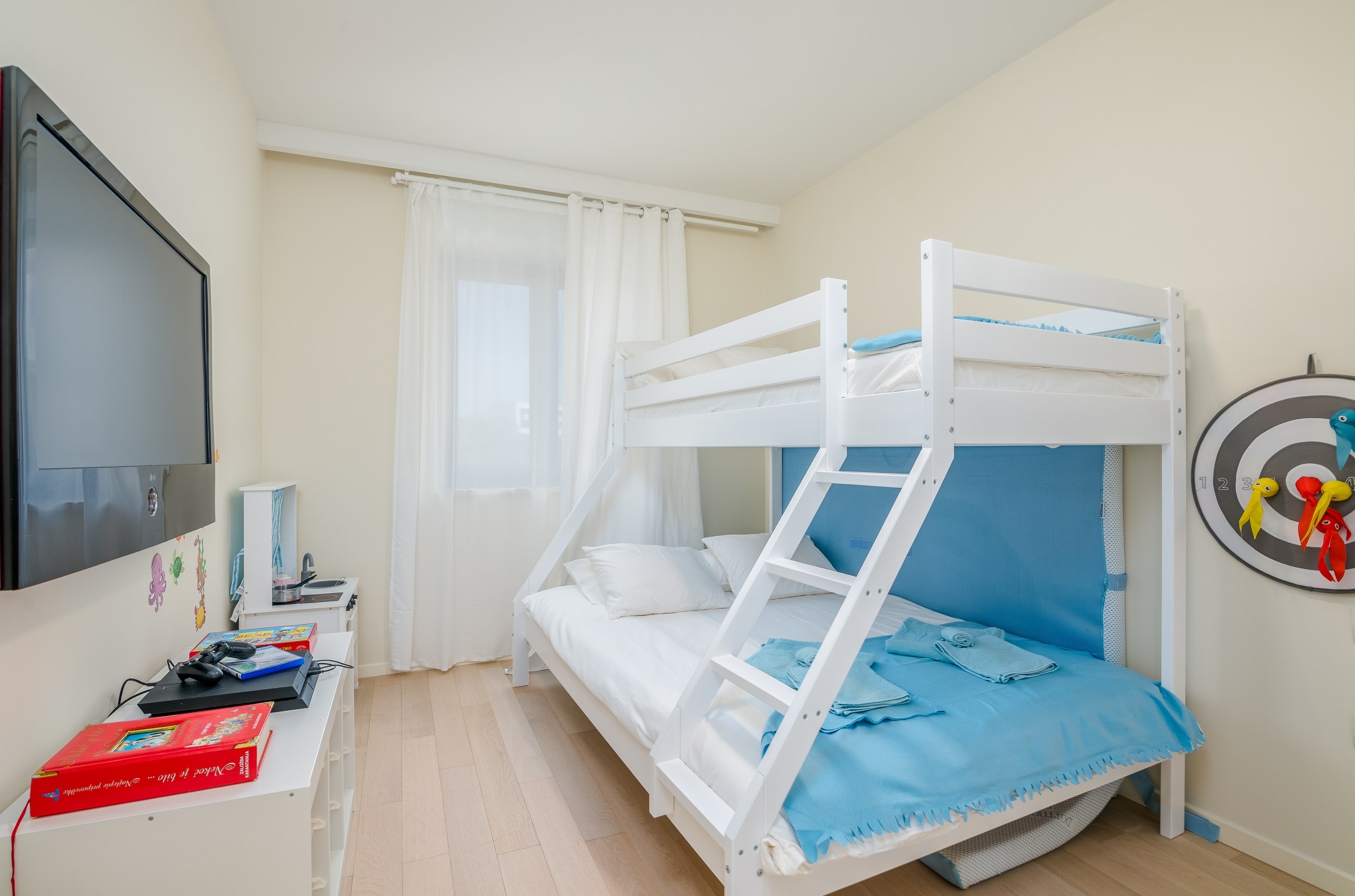 Three bedroom apartment with terrace and sea view Vantačići, Krk  A-a