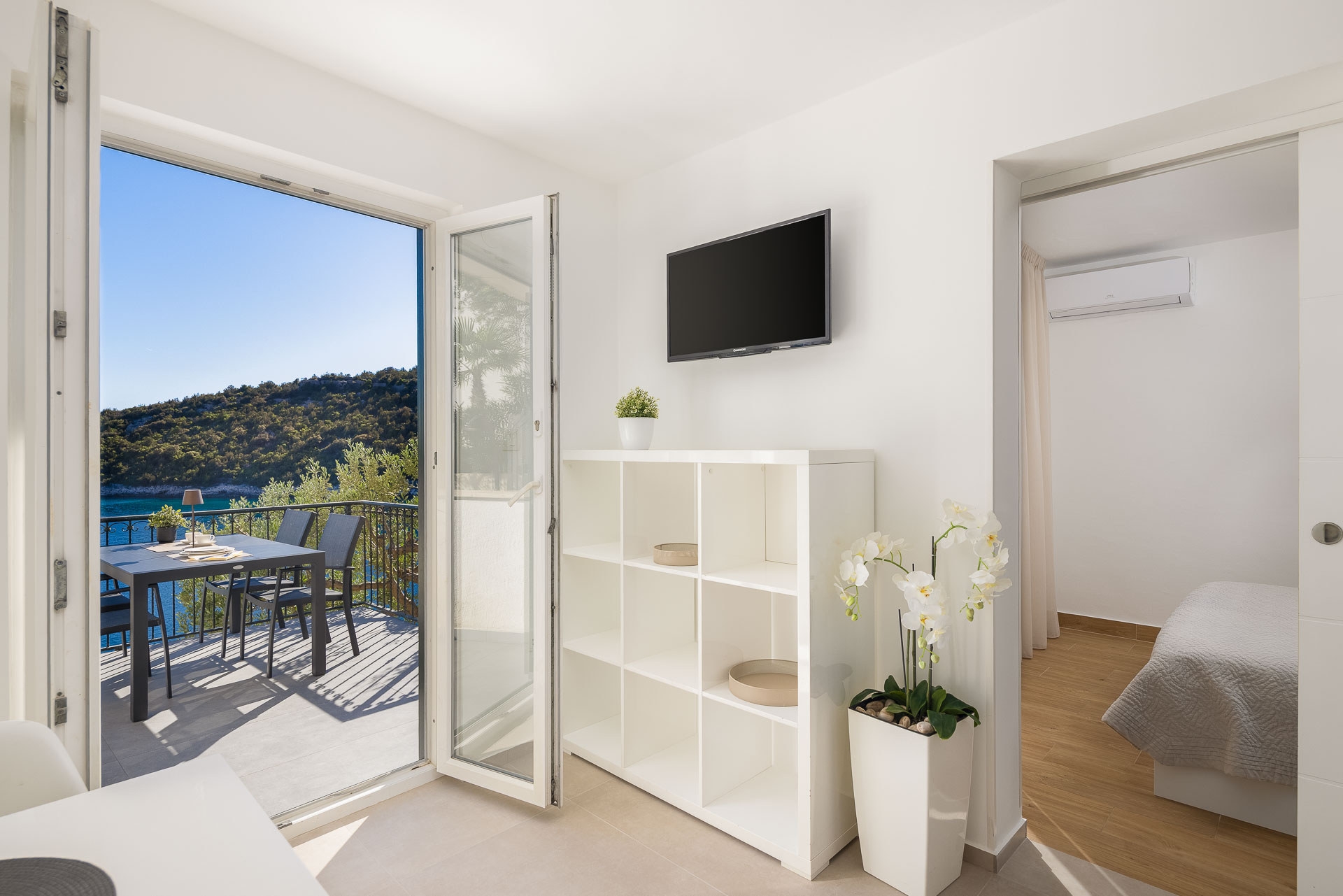 Comfortable and spacious house near beach Cove Ljubljeva, Trogir  K