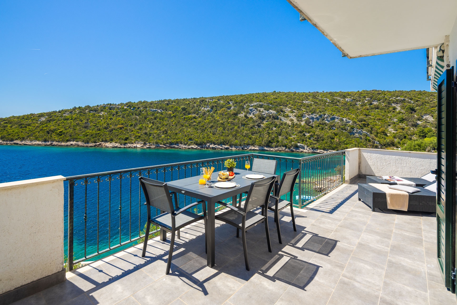 Comfortable and spacious house near beach Cove Ljubljeva, Trogir  K
