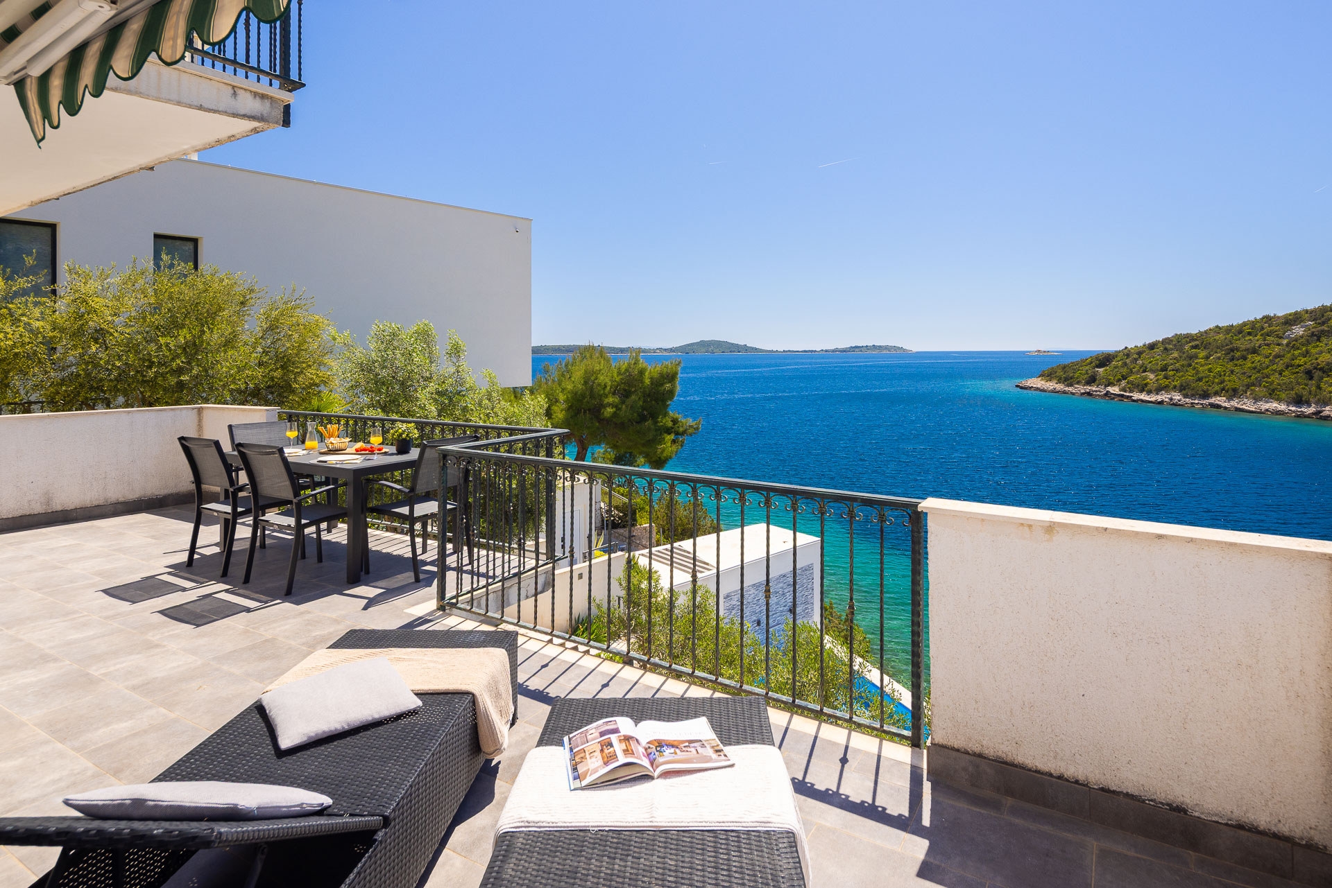 Comfortable and spacious house near beach Cove Ljubljeva, Trogir  K