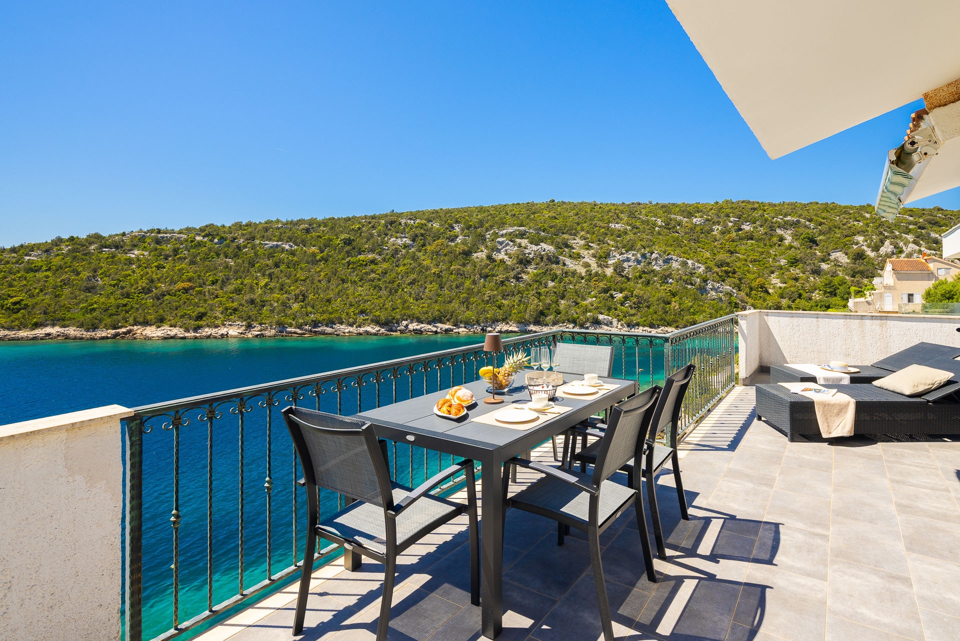 Comfortable and spacious house near beach Cove Ljubljeva, Trogir  K