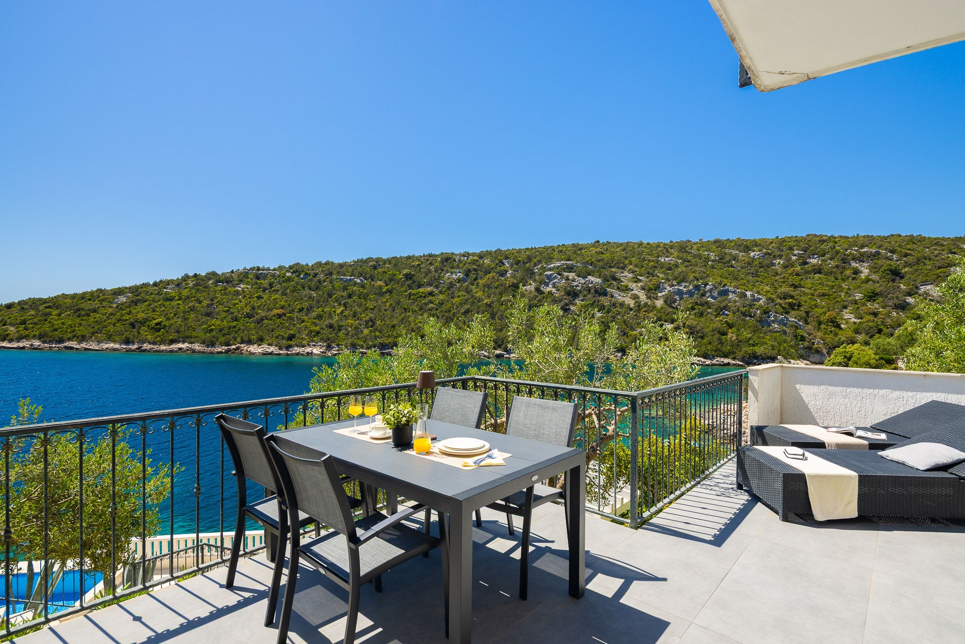 Comfortable and spacious house near beach Cove Ljubljeva, Trogir  K