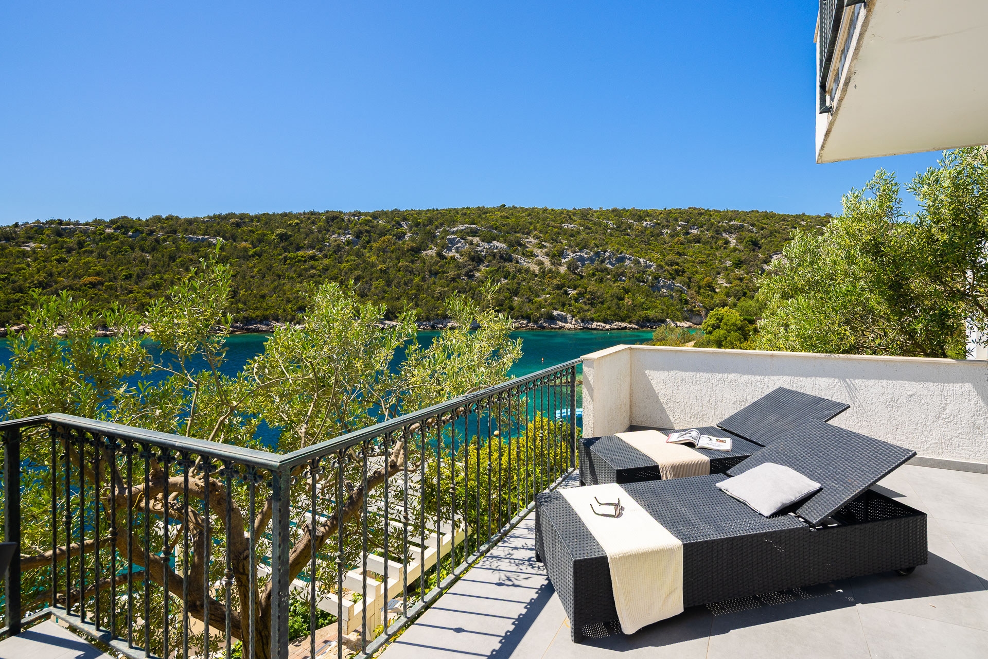 Comfortable and spacious house near beach Cove Ljubljeva, Trogir  K
