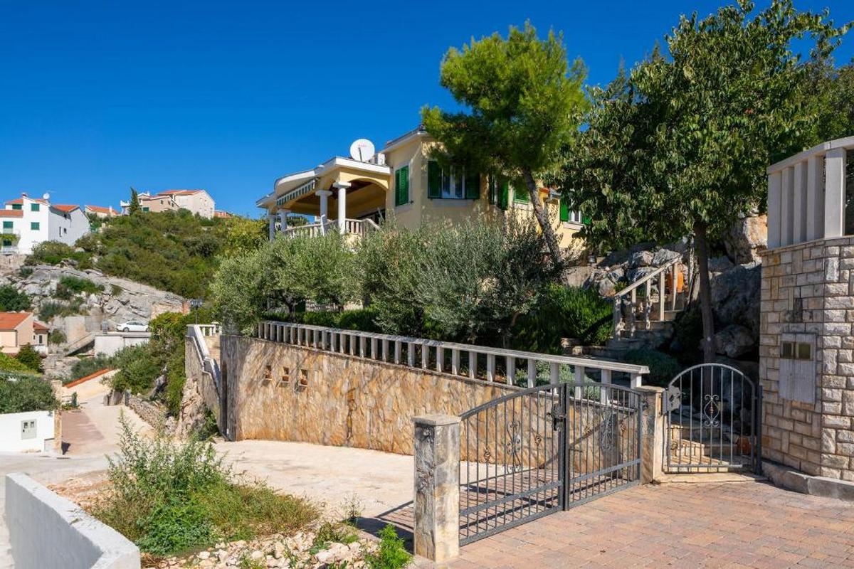 Trosobna kuća uz plažu Uvala Ljubljeva, Trogir  K