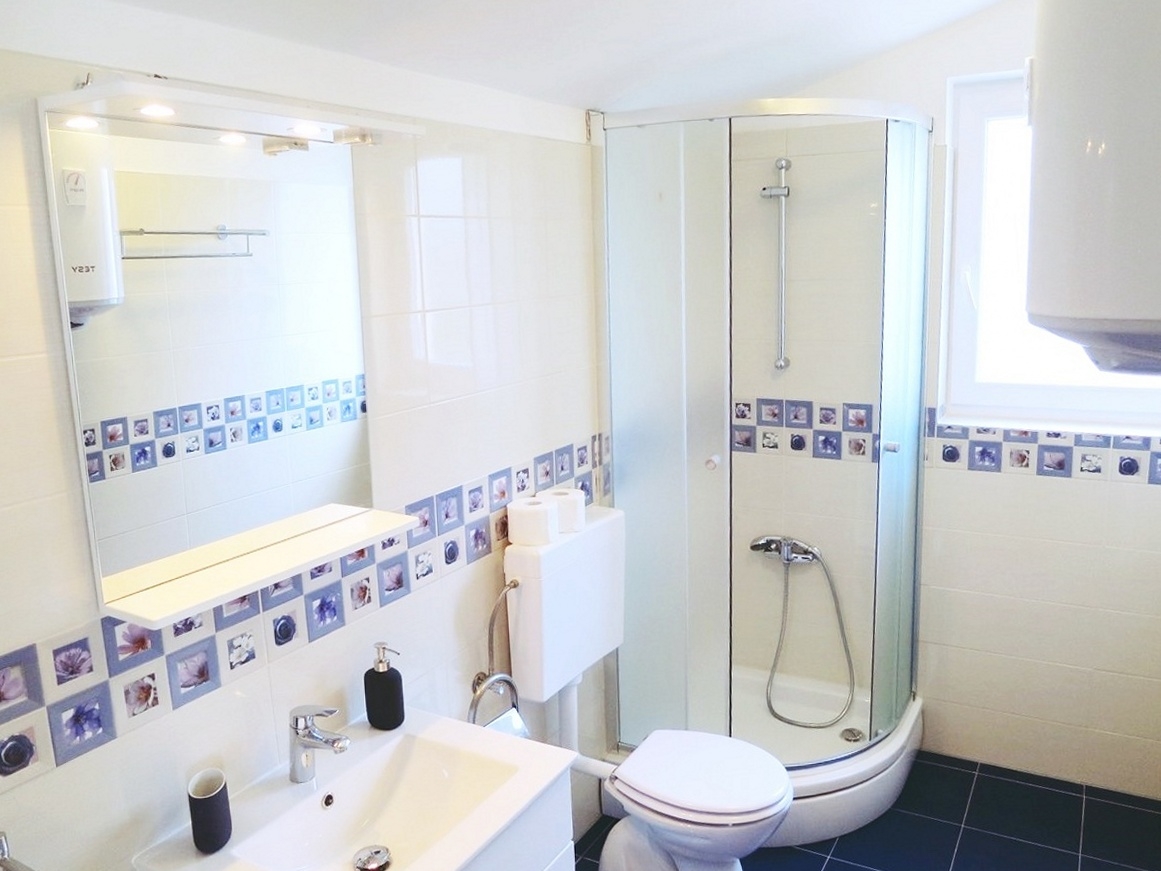One bedroom apartment near beach Vantačići, Krk  A-b