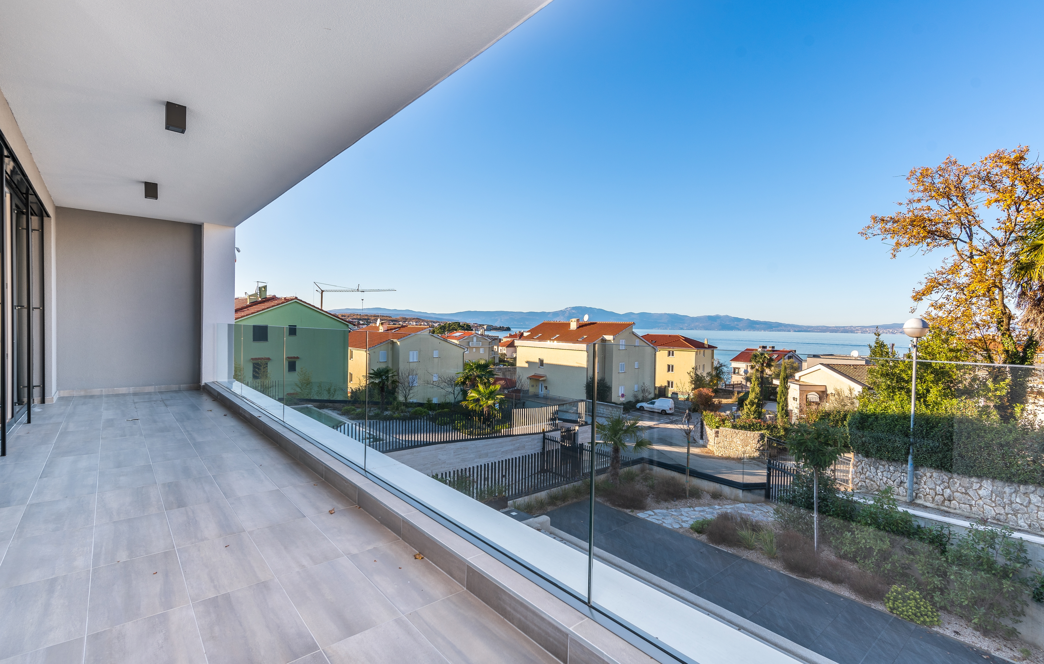 Four bedroom house with terrace and sea view Vantačići, Krk  K