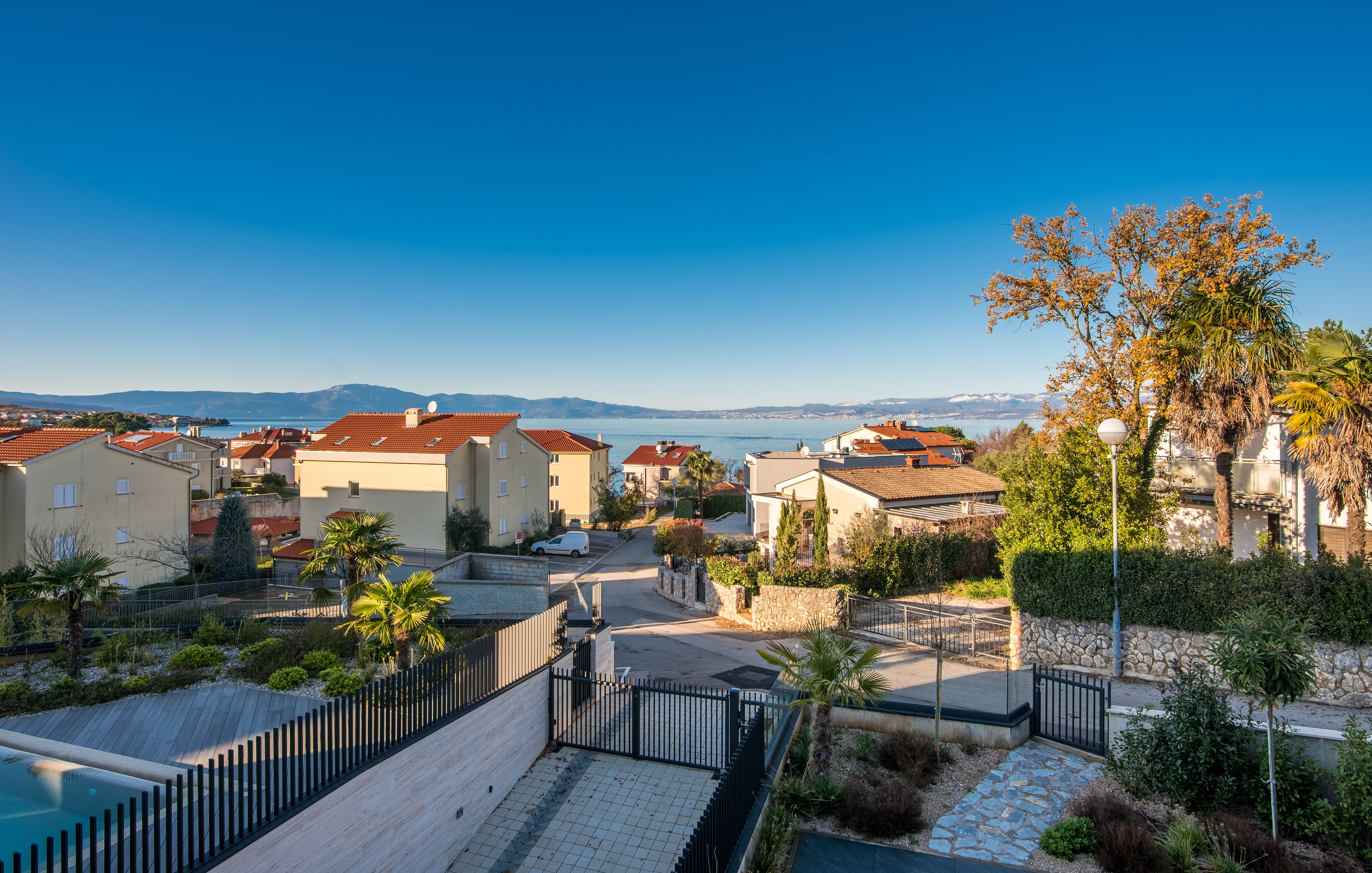 Four bedroom house with terrace and sea view Vantačići, Krk  K