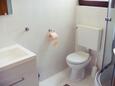 Koupelna Malinska, Koupelna v ubytování typu apartment, domácí mazlíčci povoleni a WiFi.
