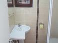 Koupelna Malinska, Koupelna v ubytování typu studio-apartment, domácí mazlíčci povoleni a WiFi.