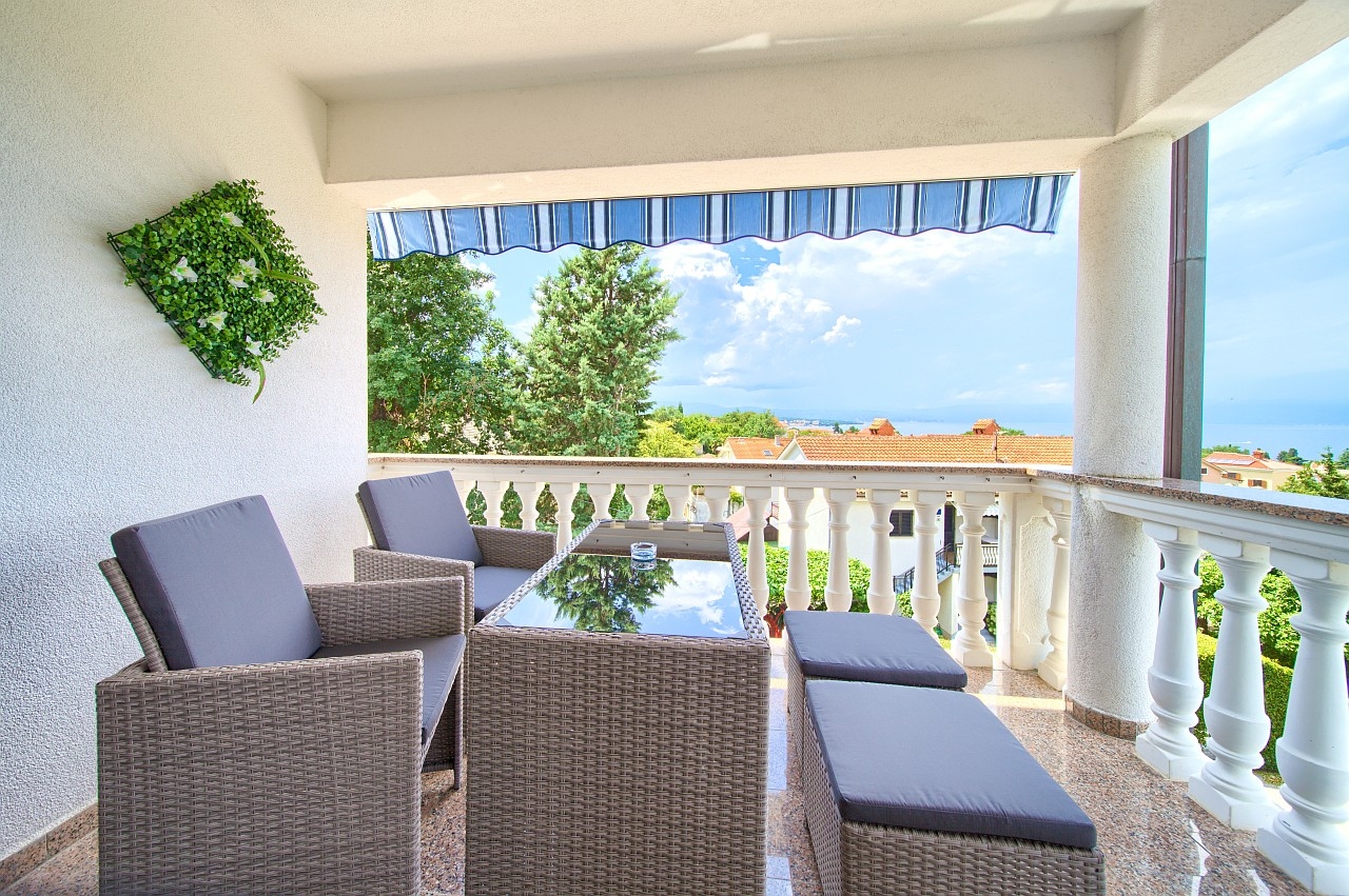 Two bedroom apartment with terrace and sea view Malinska, Krk  A-a