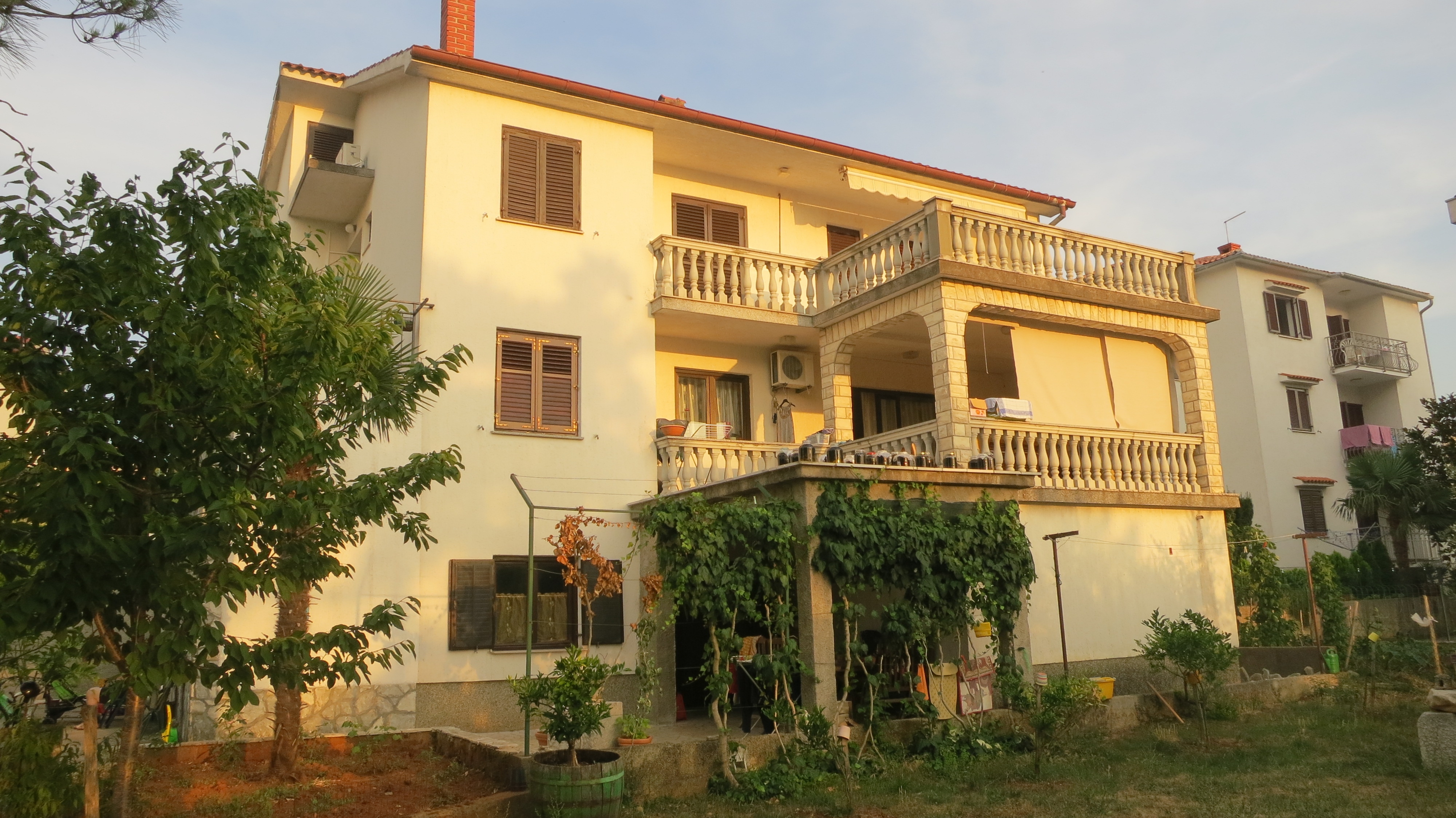 Two bedroom apartment with balcony and sea view Malinska, Krk (A-19290-a)