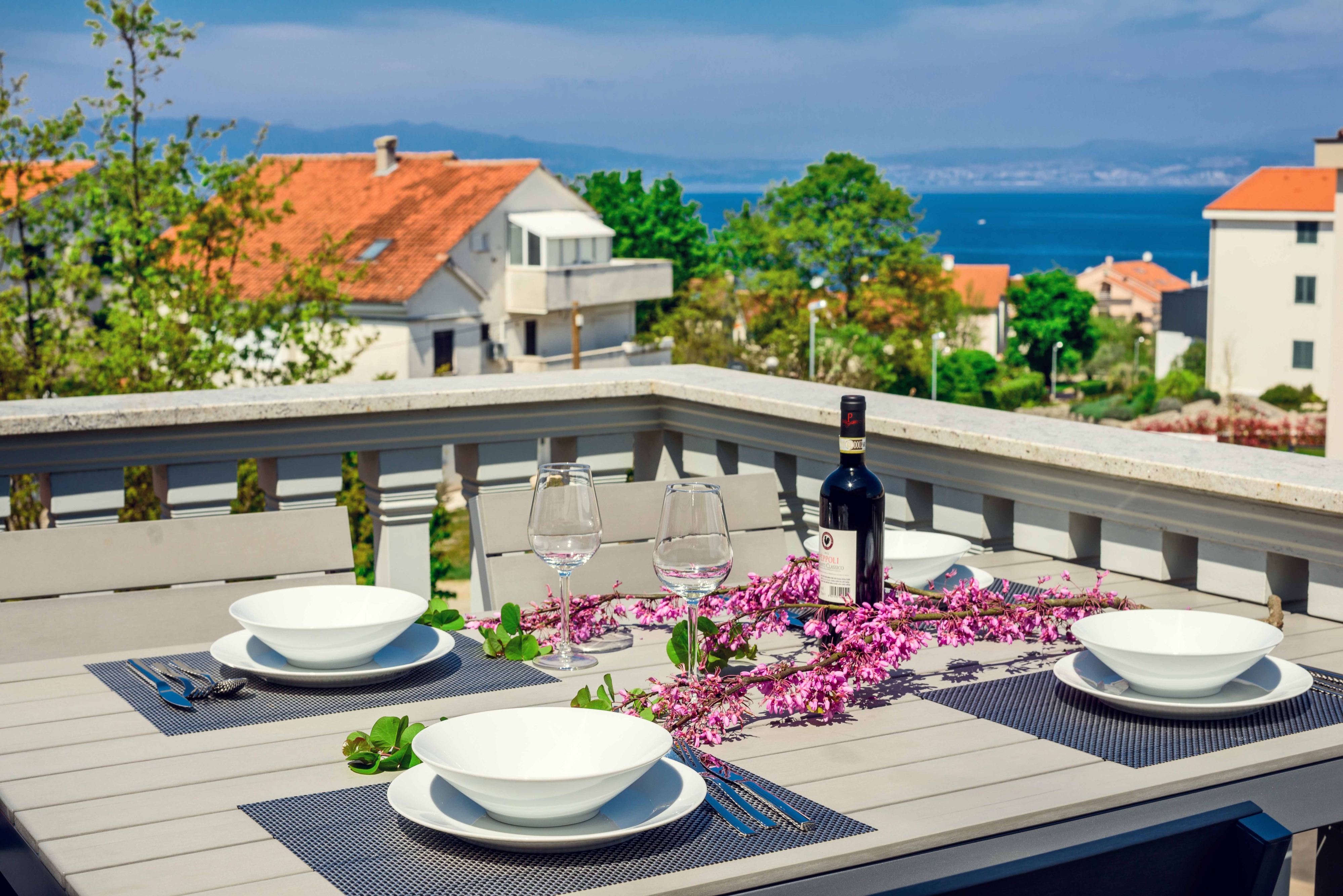 Three bedroom apartment with terrace and sea view Vantačići, Krk  A-a
