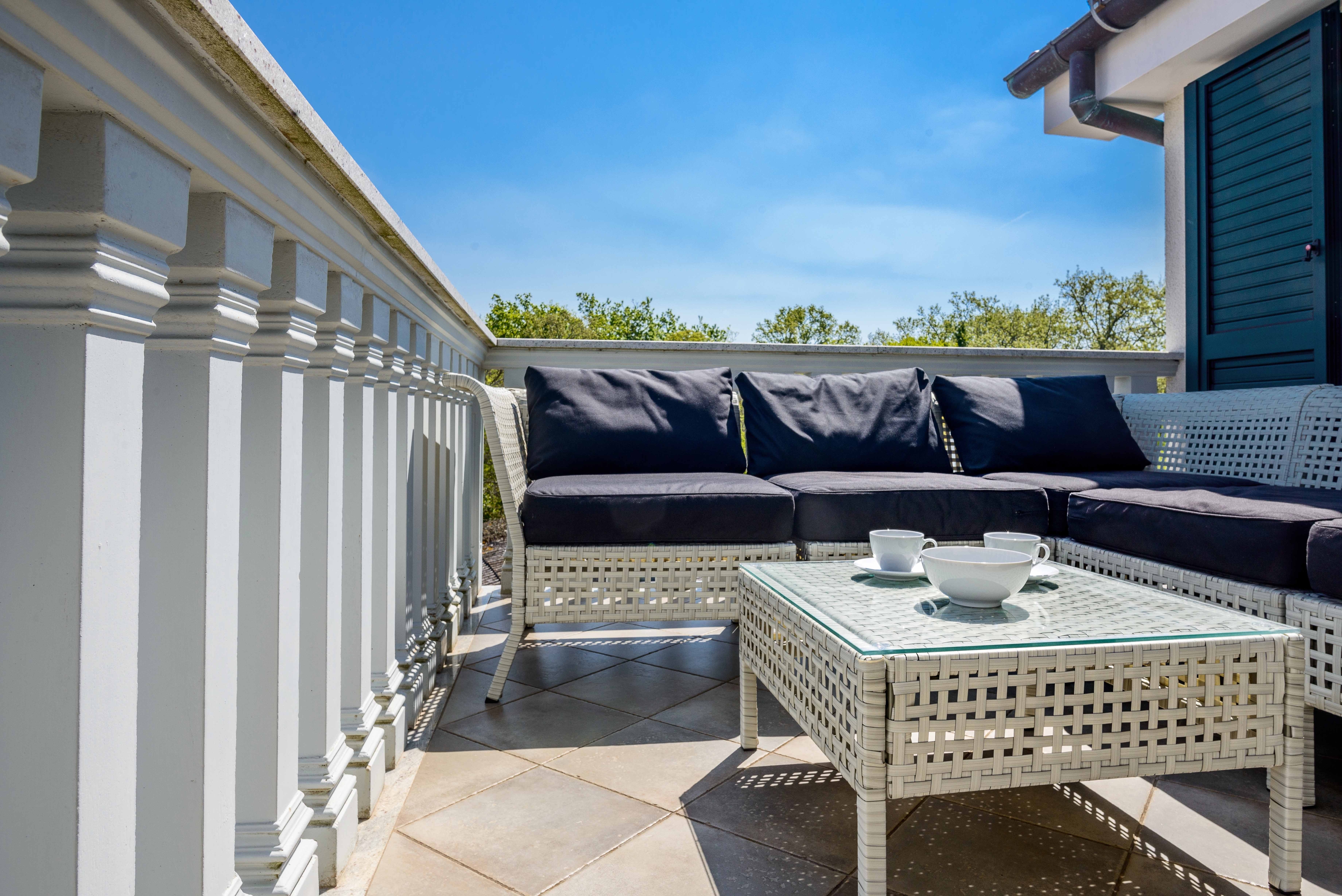 Three bedroom apartment with terrace and sea view Vantačići, Krk  A-a