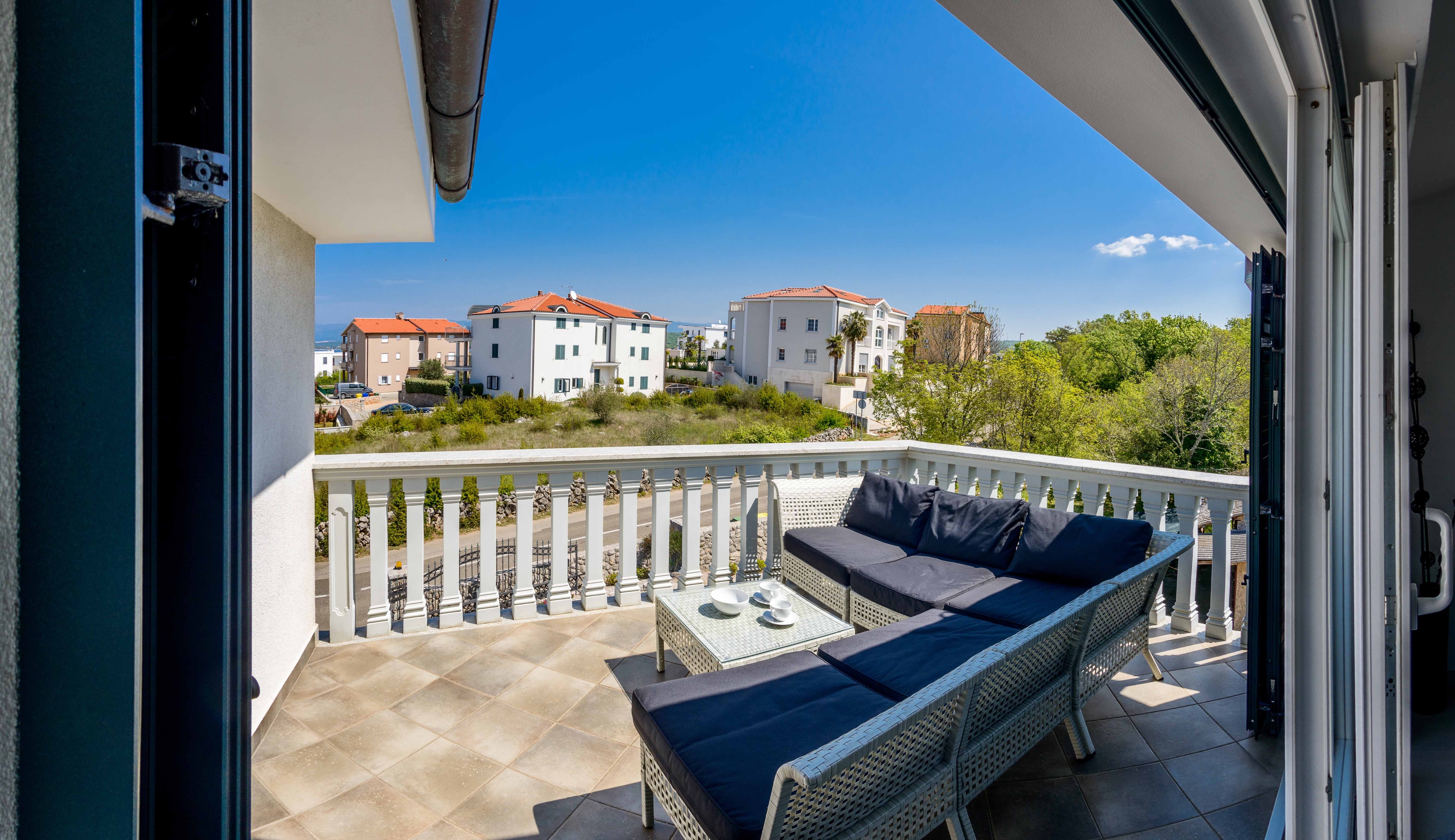 Three bedroom apartment with terrace and sea view Vantačići, Krk  A-a