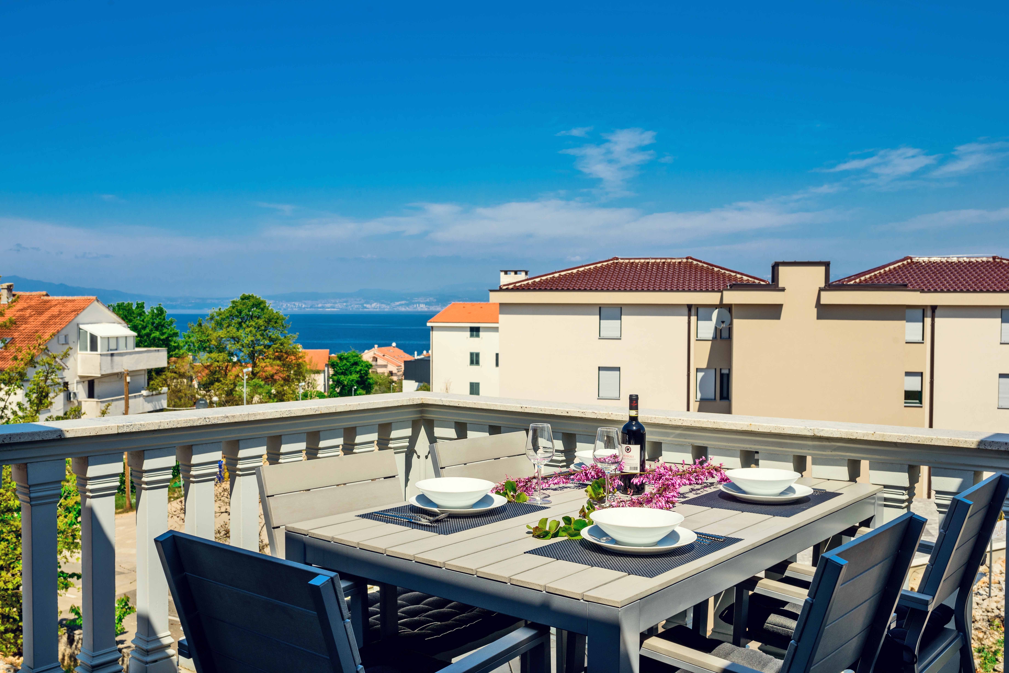 Three bedroom apartment with terrace and sea view Vantačići, Krk  A-a